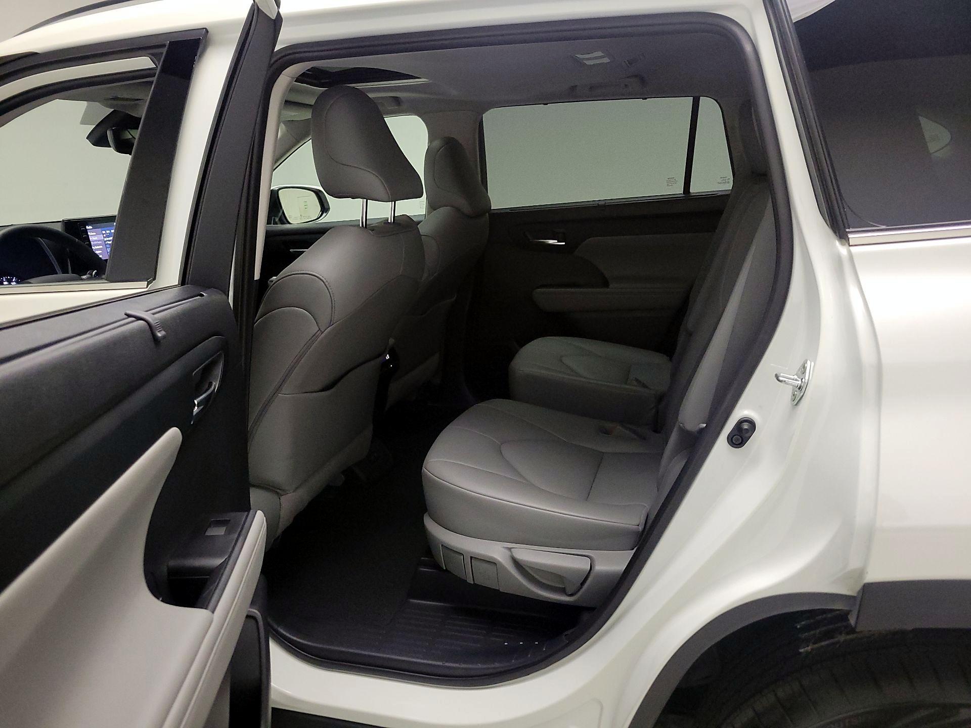 Thumbnail: 2021 Toyota Highlander - 20