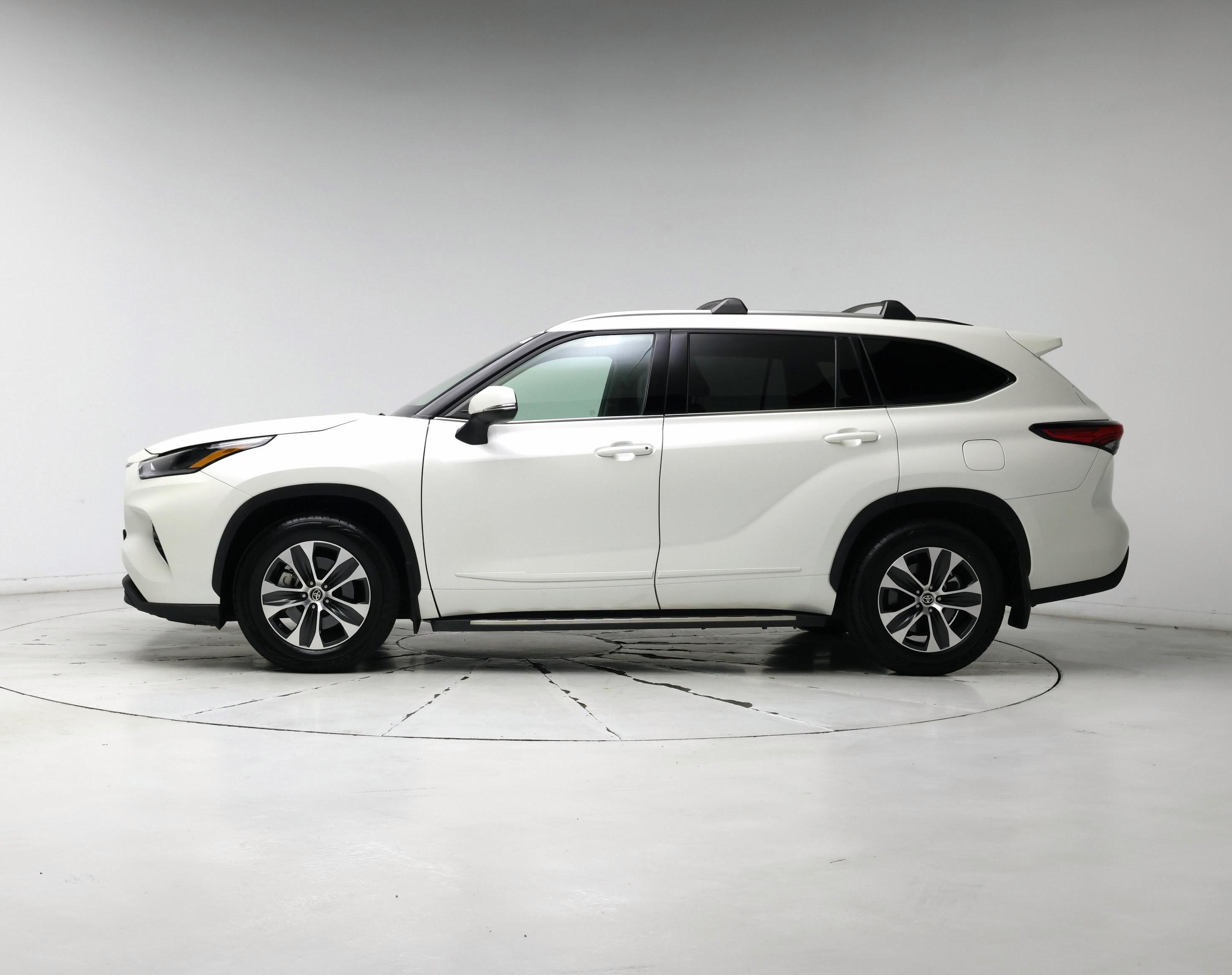 Thumbnail: 2021 Toyota Highlander - 3