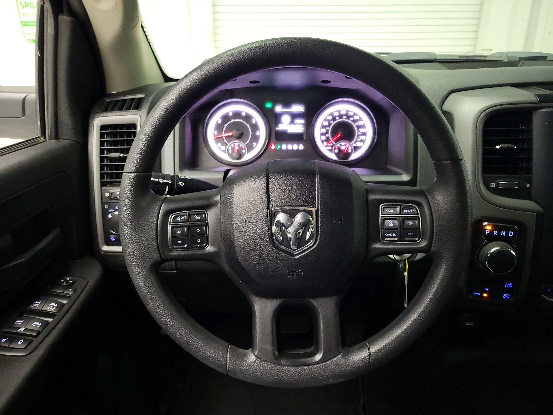 Thumbnail: 2020 RAM 1500 Classic - 10