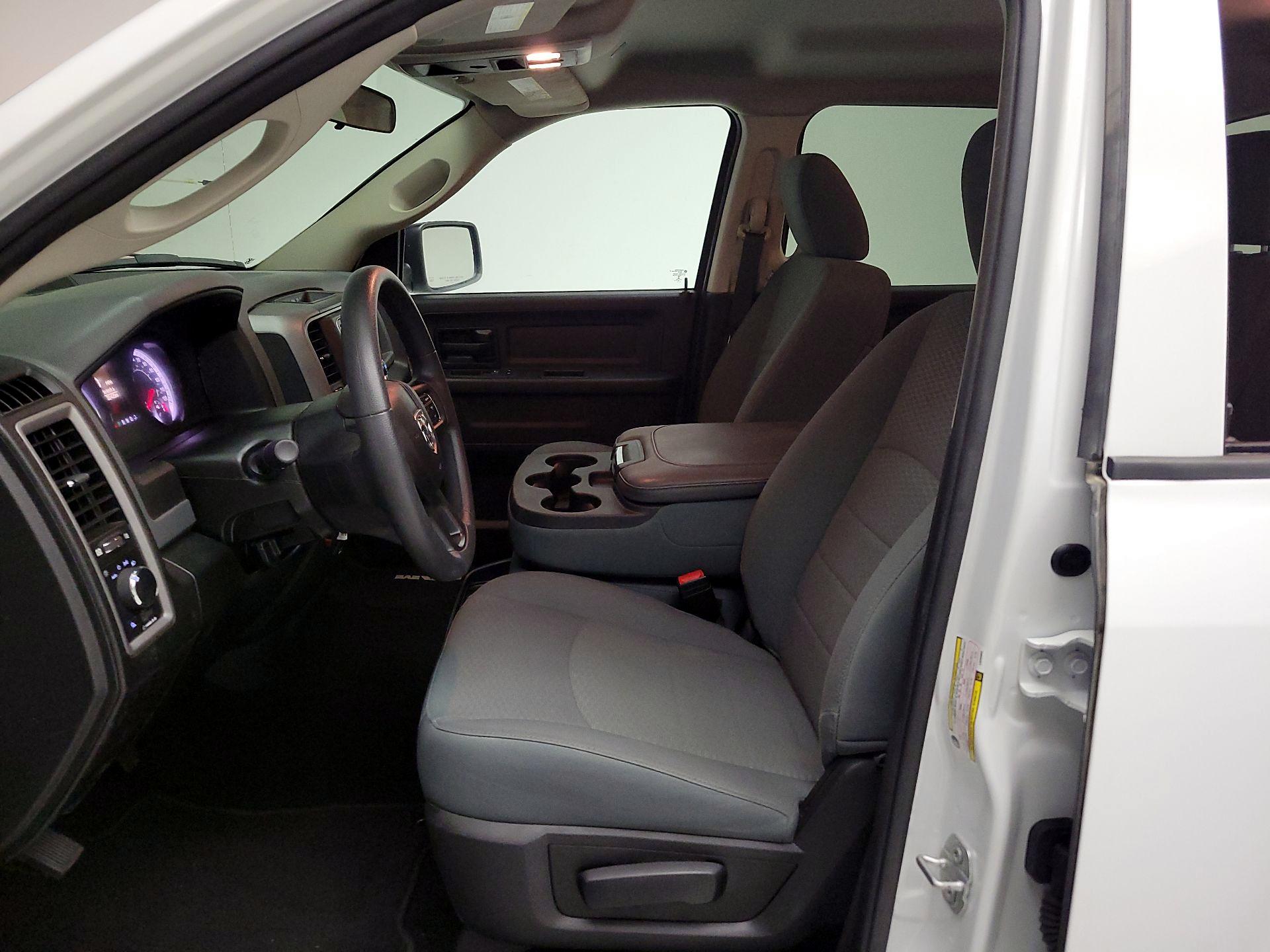 Thumbnail: 2020 RAM 1500 Classic - 11