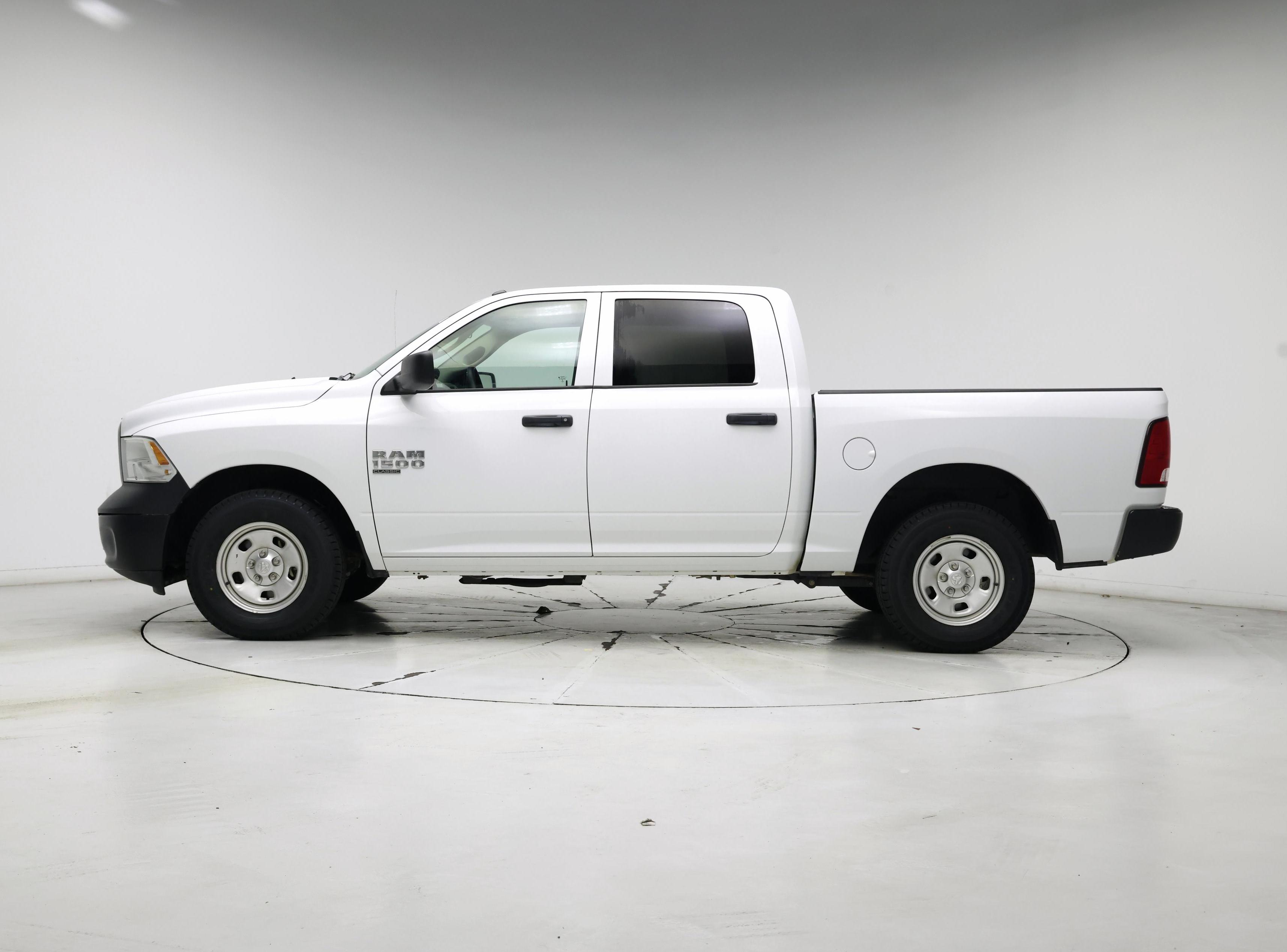 Thumbnail: 2020 RAM 1500 Classic - 3