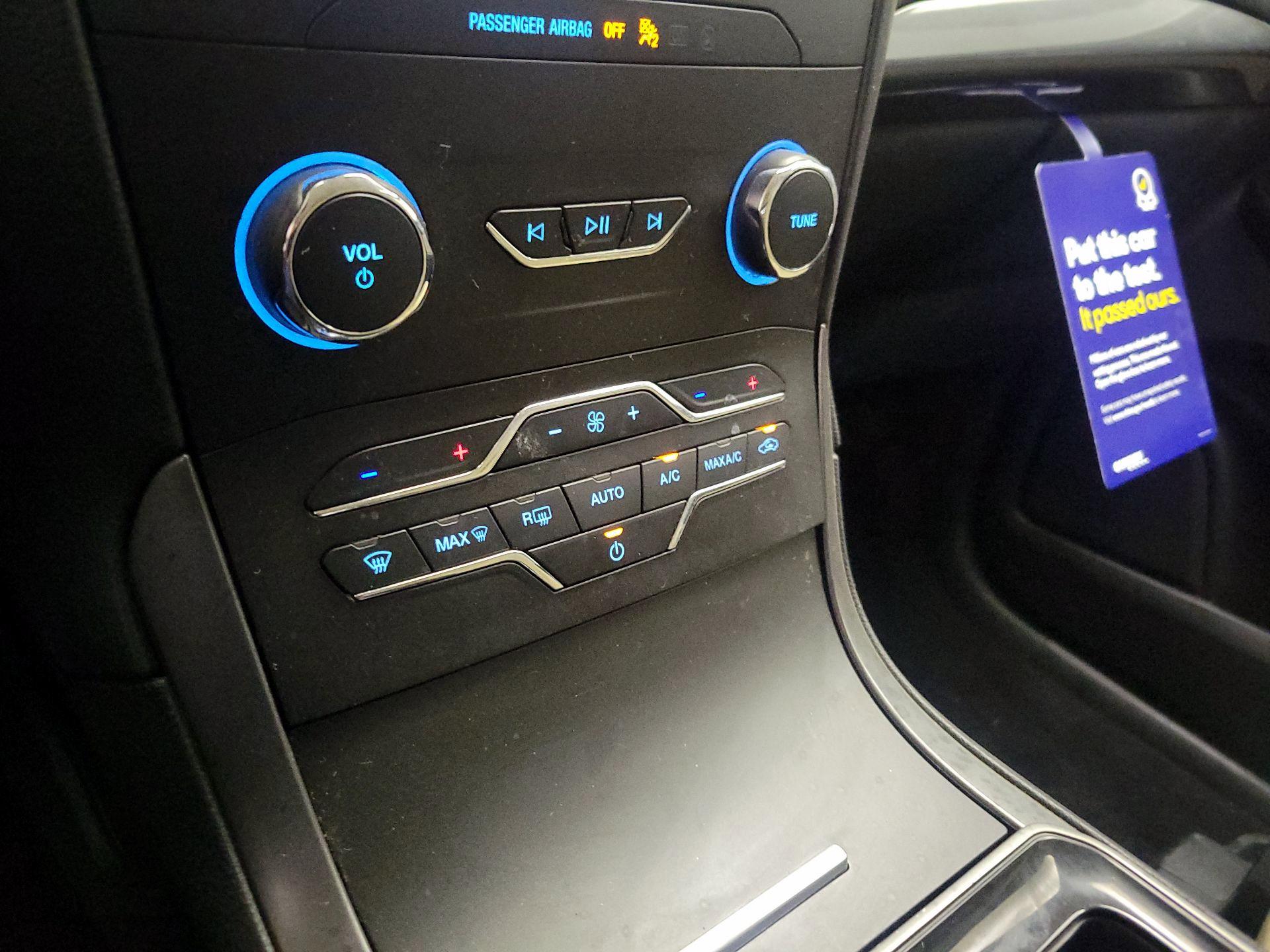 Thumbnail: 2020 Ford Edge - 16