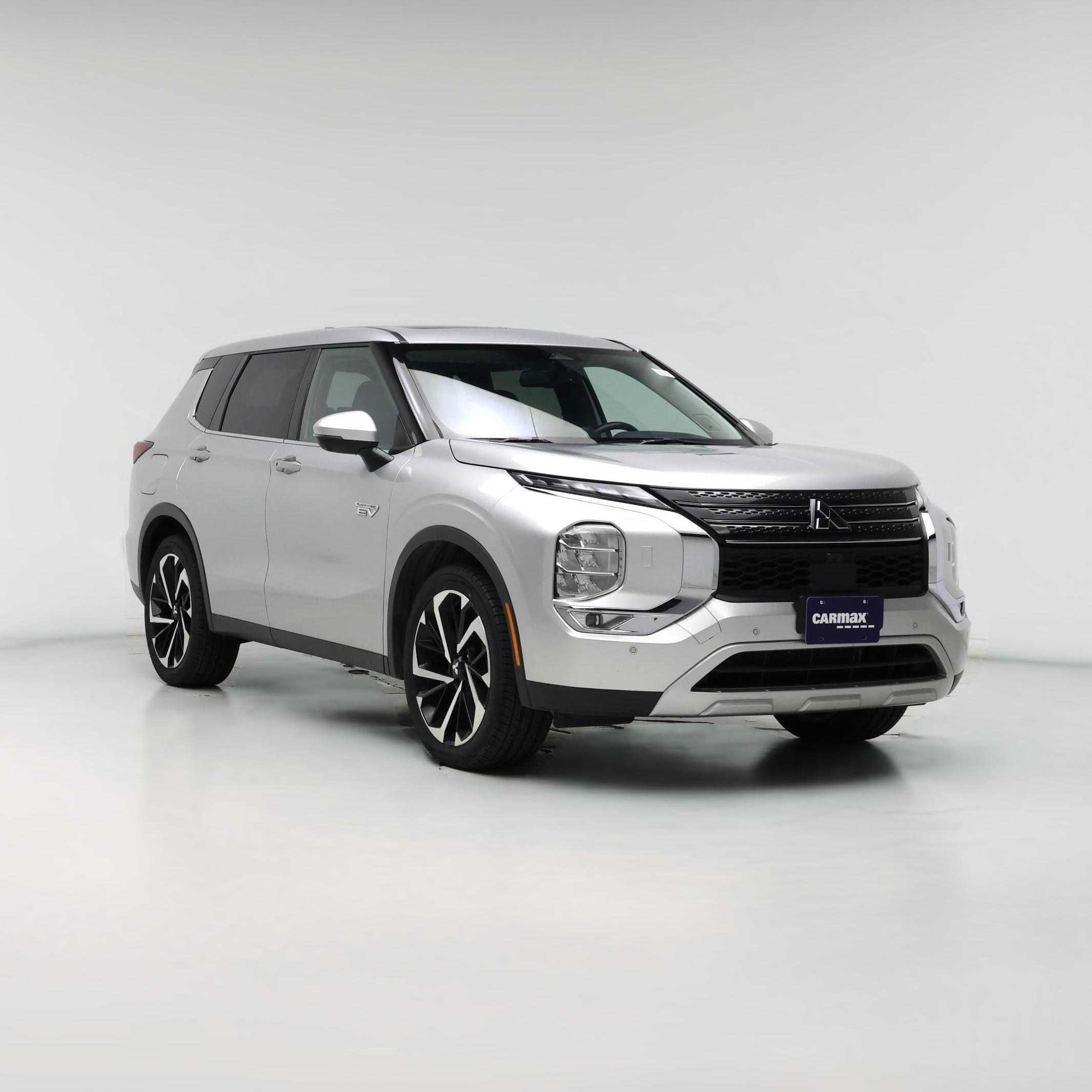 Thumbnail: 2023 Mitsubishi Outlander - 1