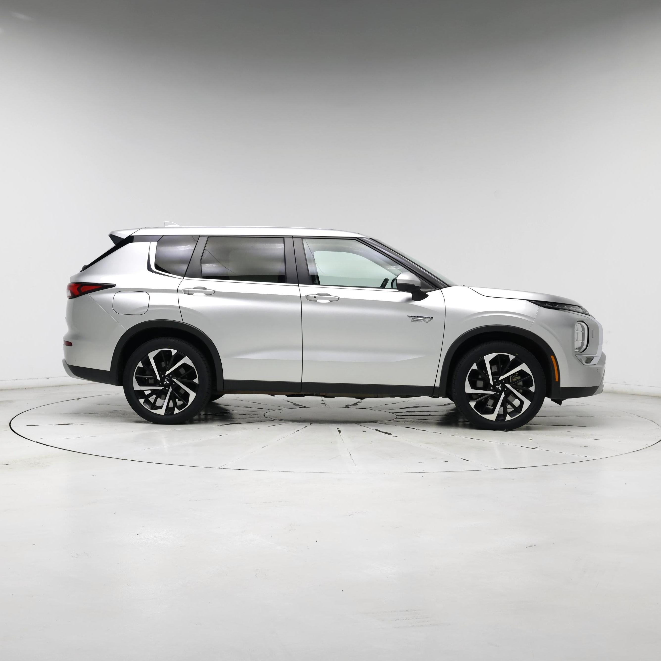 Thumbnail: 2023 Mitsubishi Outlander - 7
