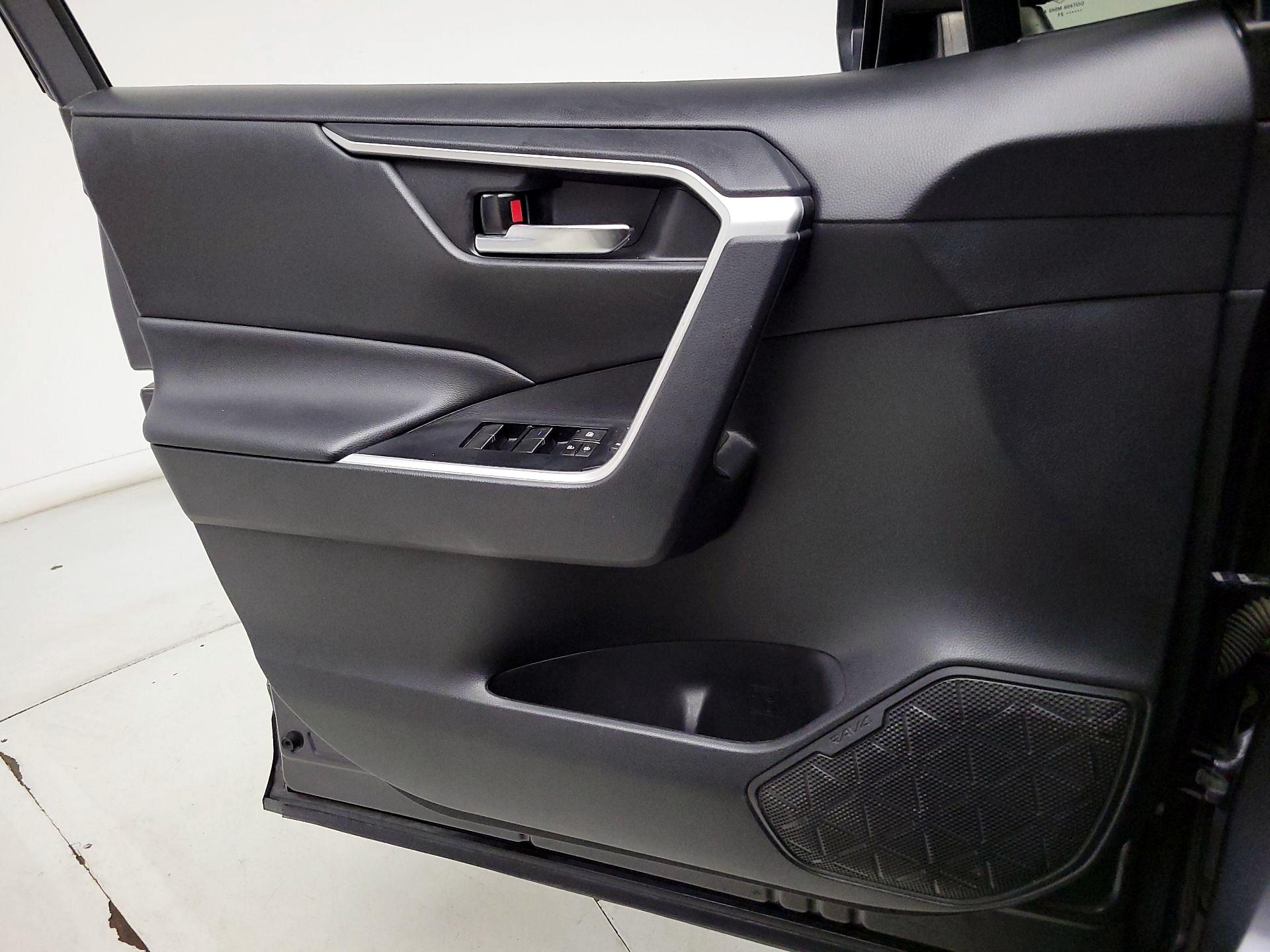 Thumbnail: 2021 Toyota RAV4 - 12