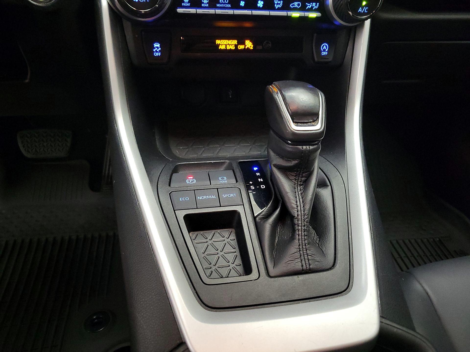 Thumbnail: 2021 Toyota RAV4 - 17