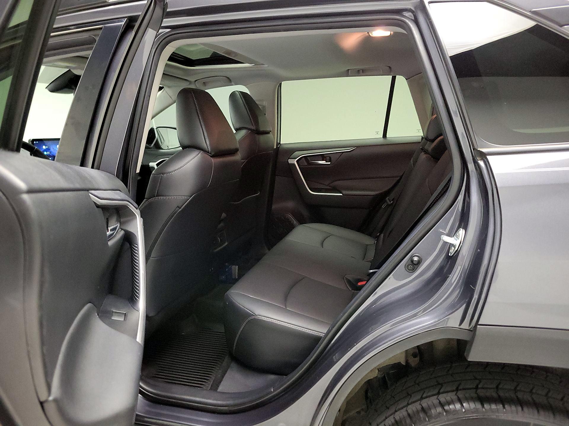 Thumbnail: 2021 Toyota RAV4 - 20