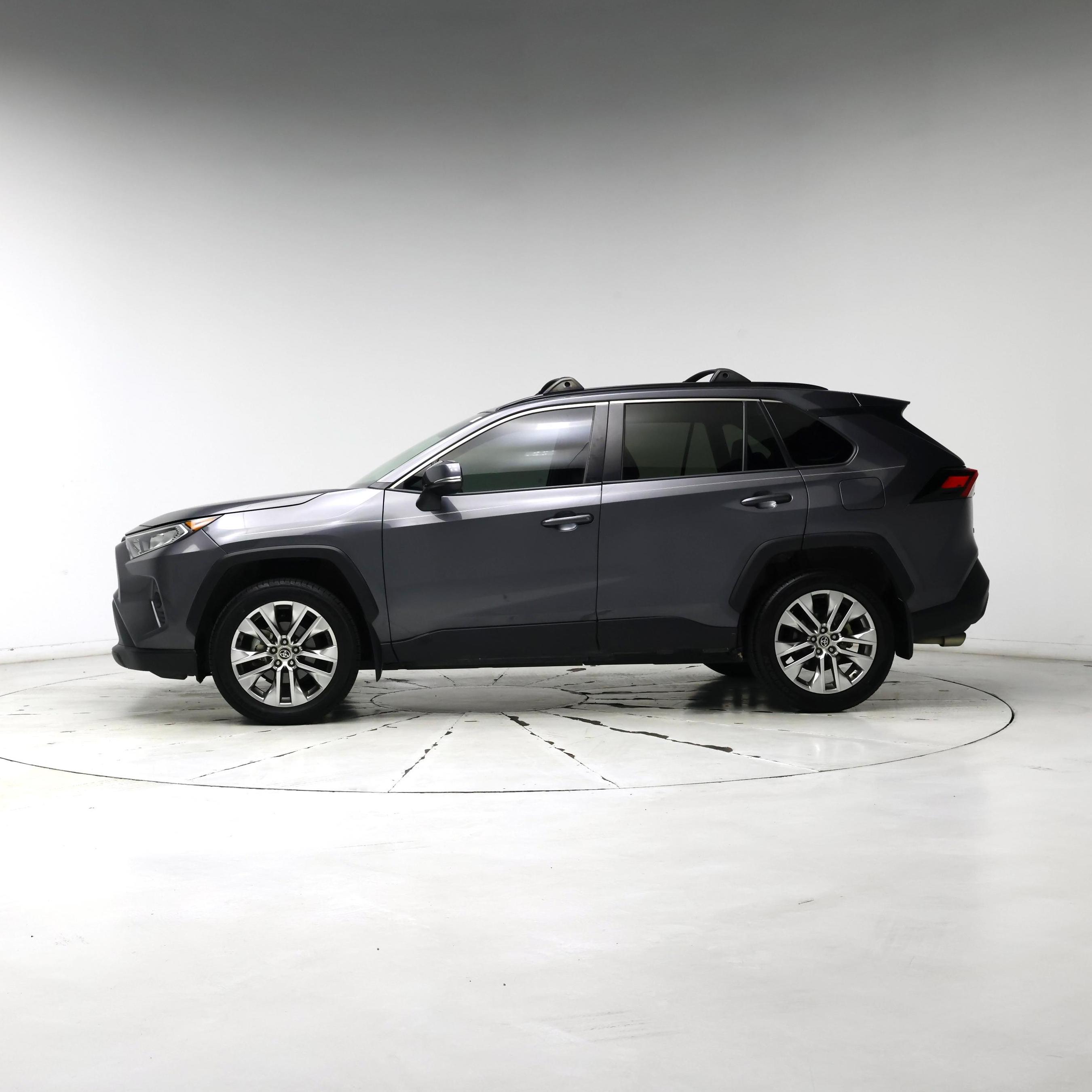 Thumbnail: 2021 Toyota RAV4 - 3