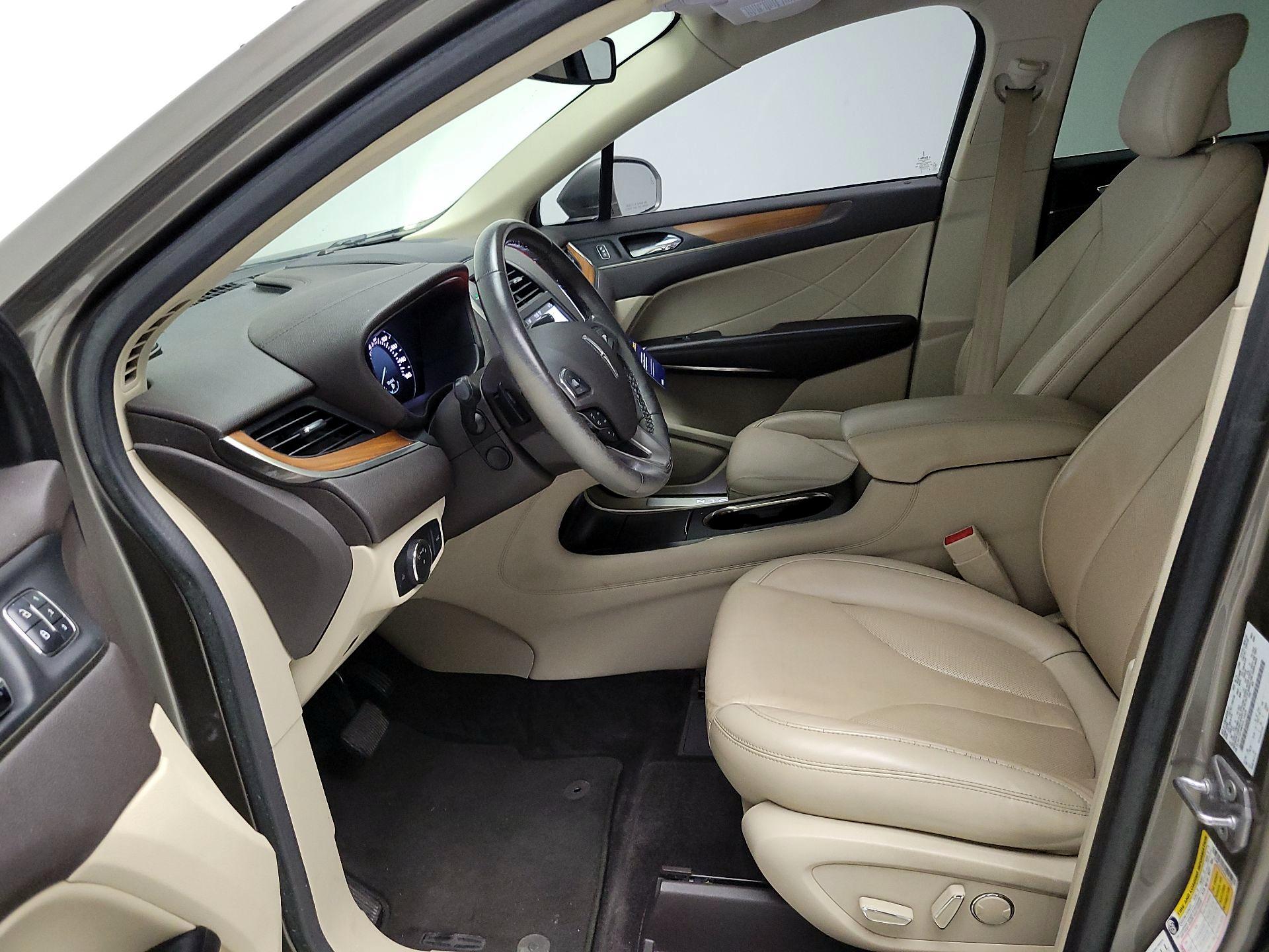 Thumbnail: 2017 Lincoln MKC - 11