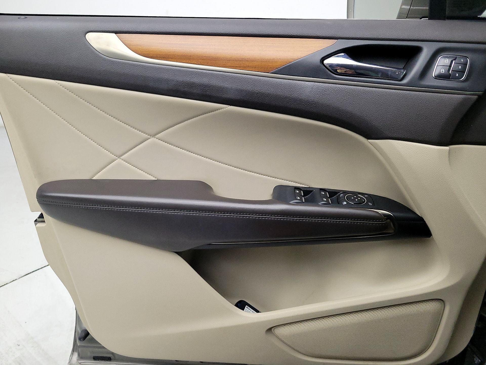 Thumbnail: 2017 Lincoln MKC - 12