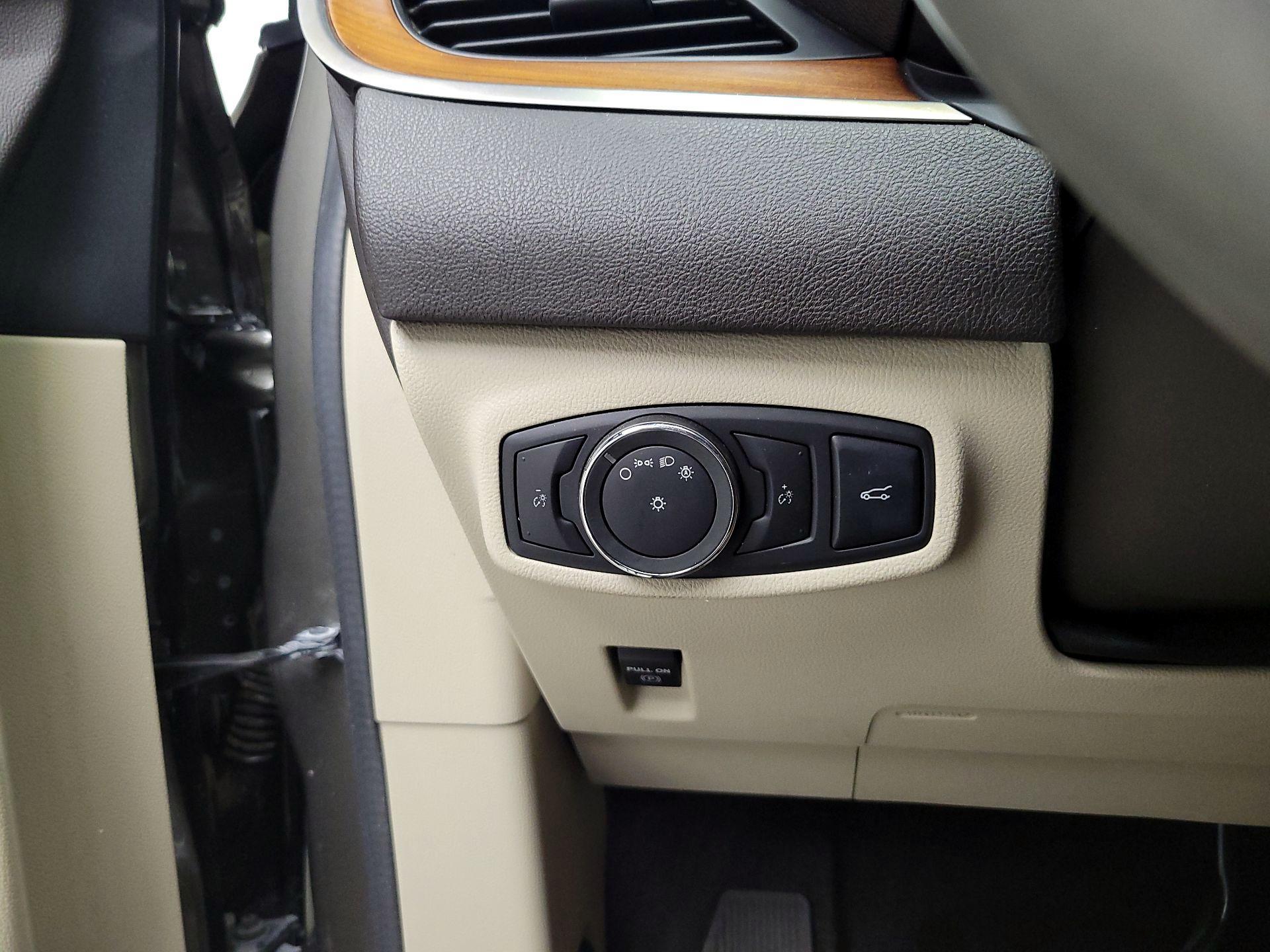 Thumbnail: 2017 Lincoln MKC - 13