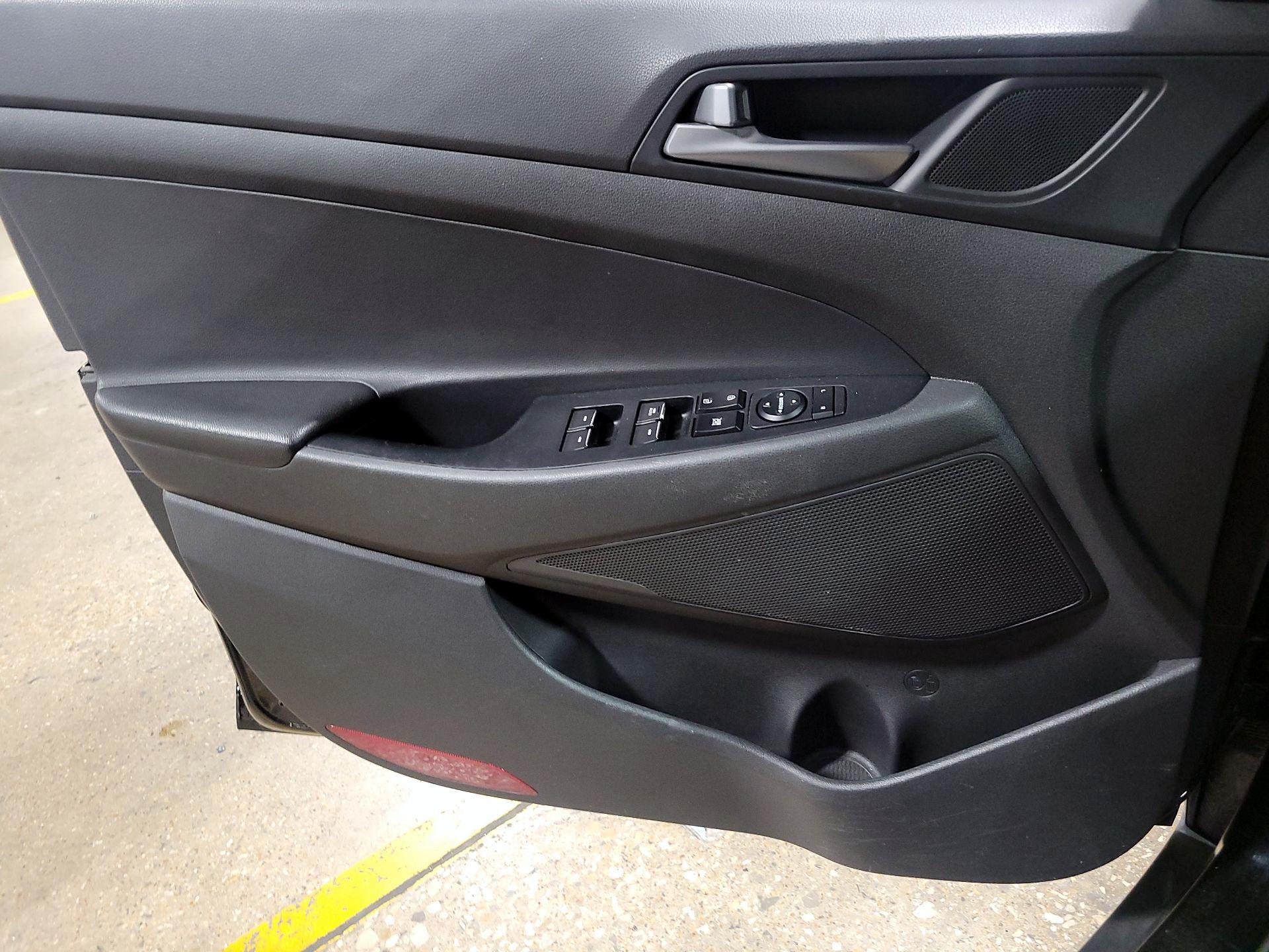 Thumbnail: 2016 Hyundai Tucson - 12