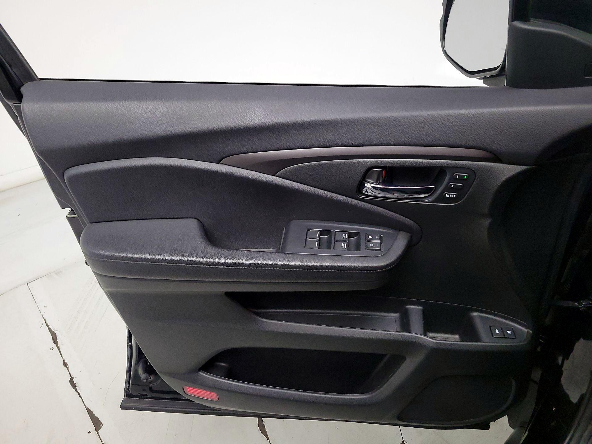 Thumbnail: 2020 Honda Pilot - 12