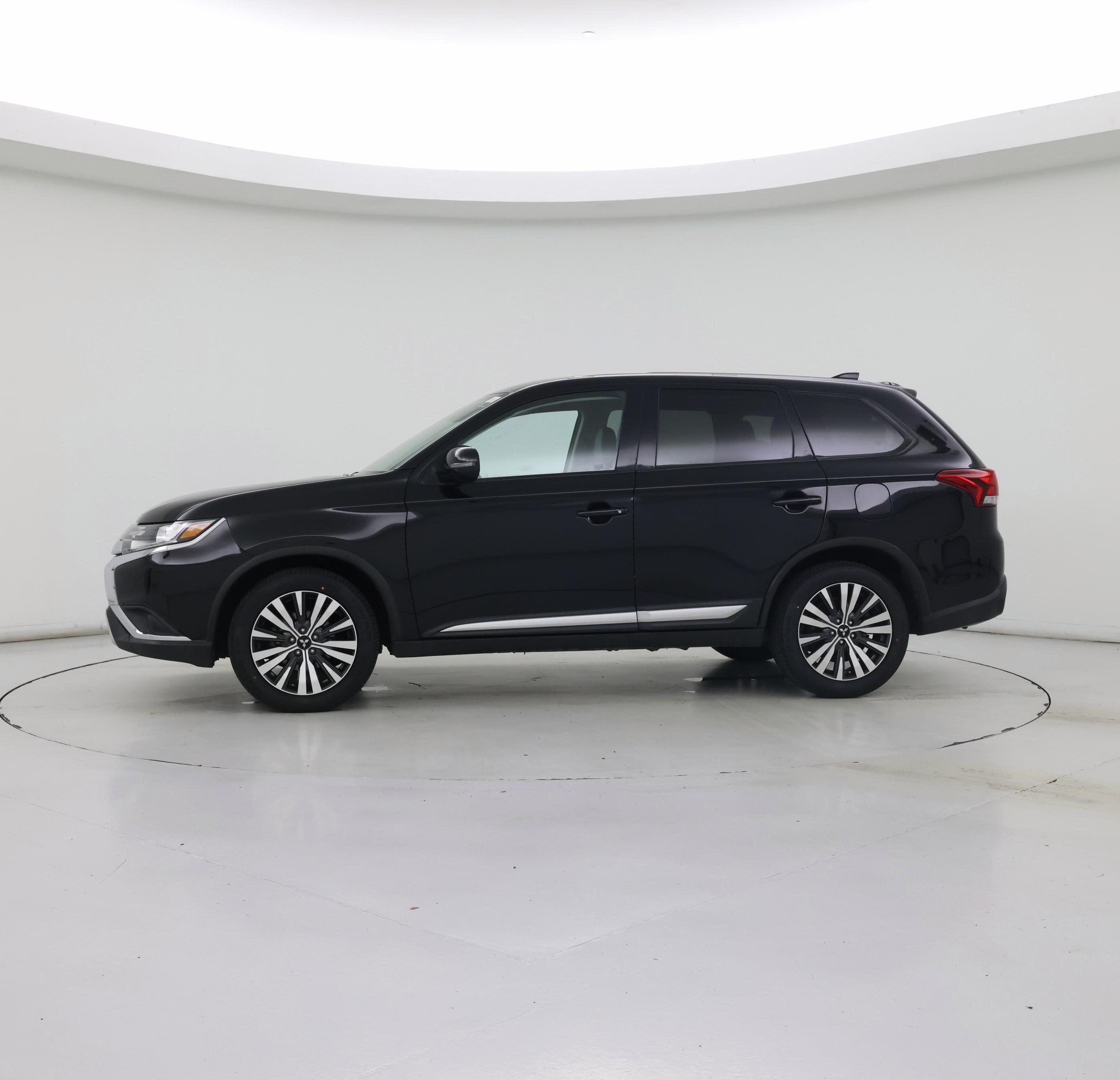 Thumbnail: 2020 Mitsubishi Outlander - 3
