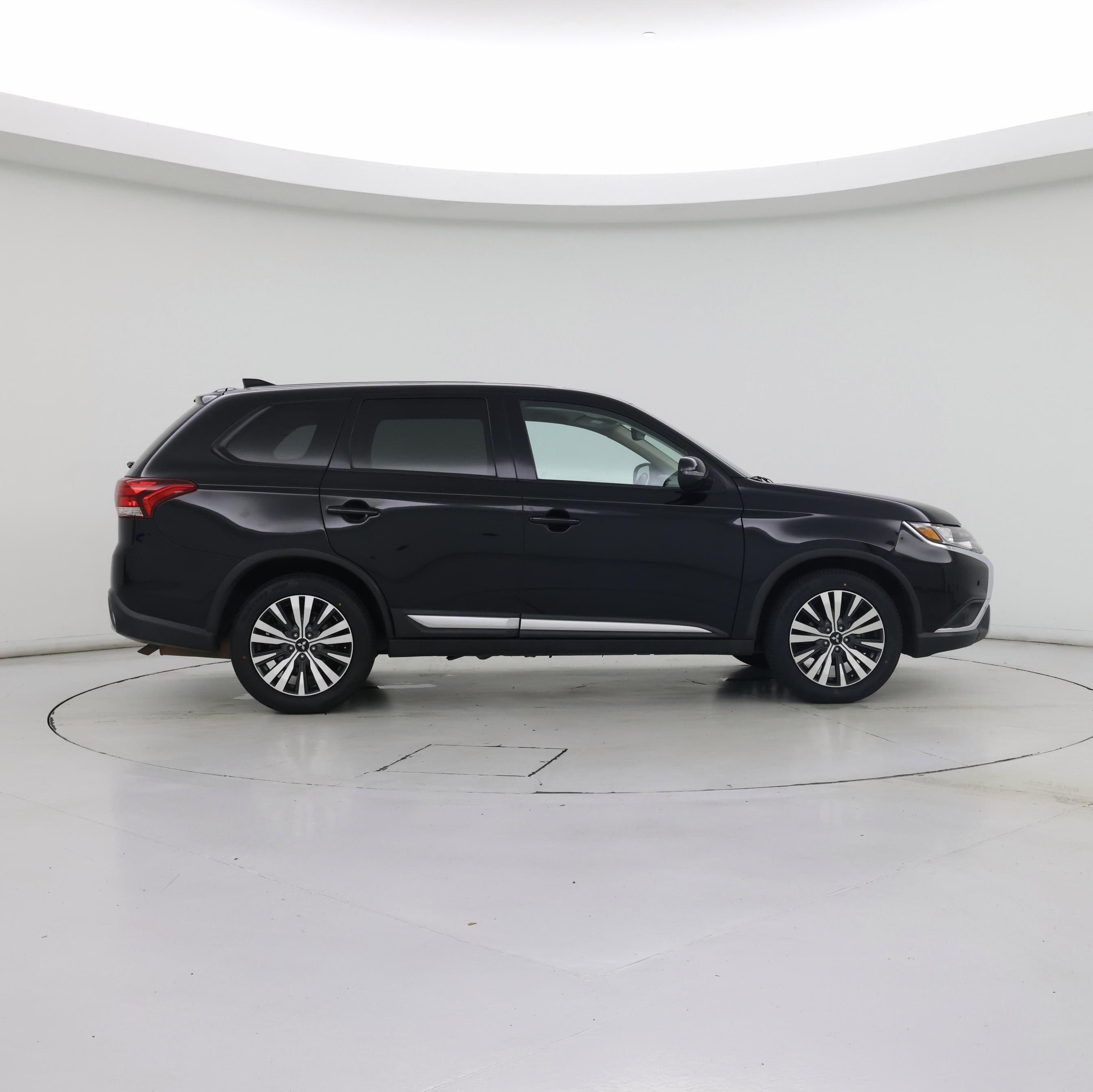Thumbnail: 2020 Mitsubishi Outlander - 7