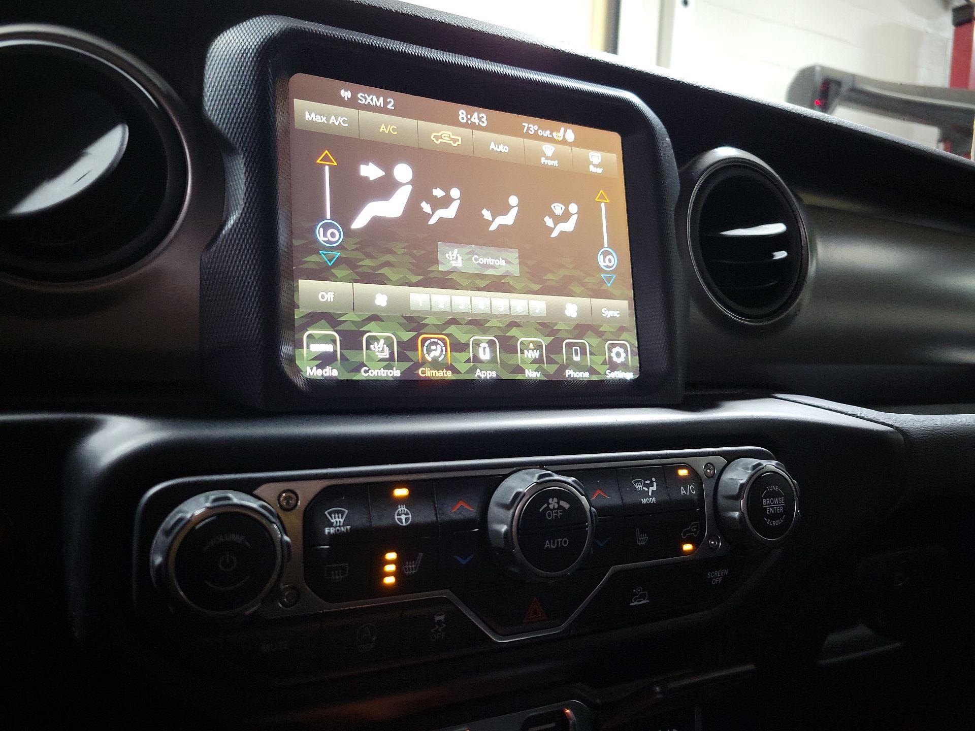 Thumbnail: 2023 Jeep Gladiator - 16