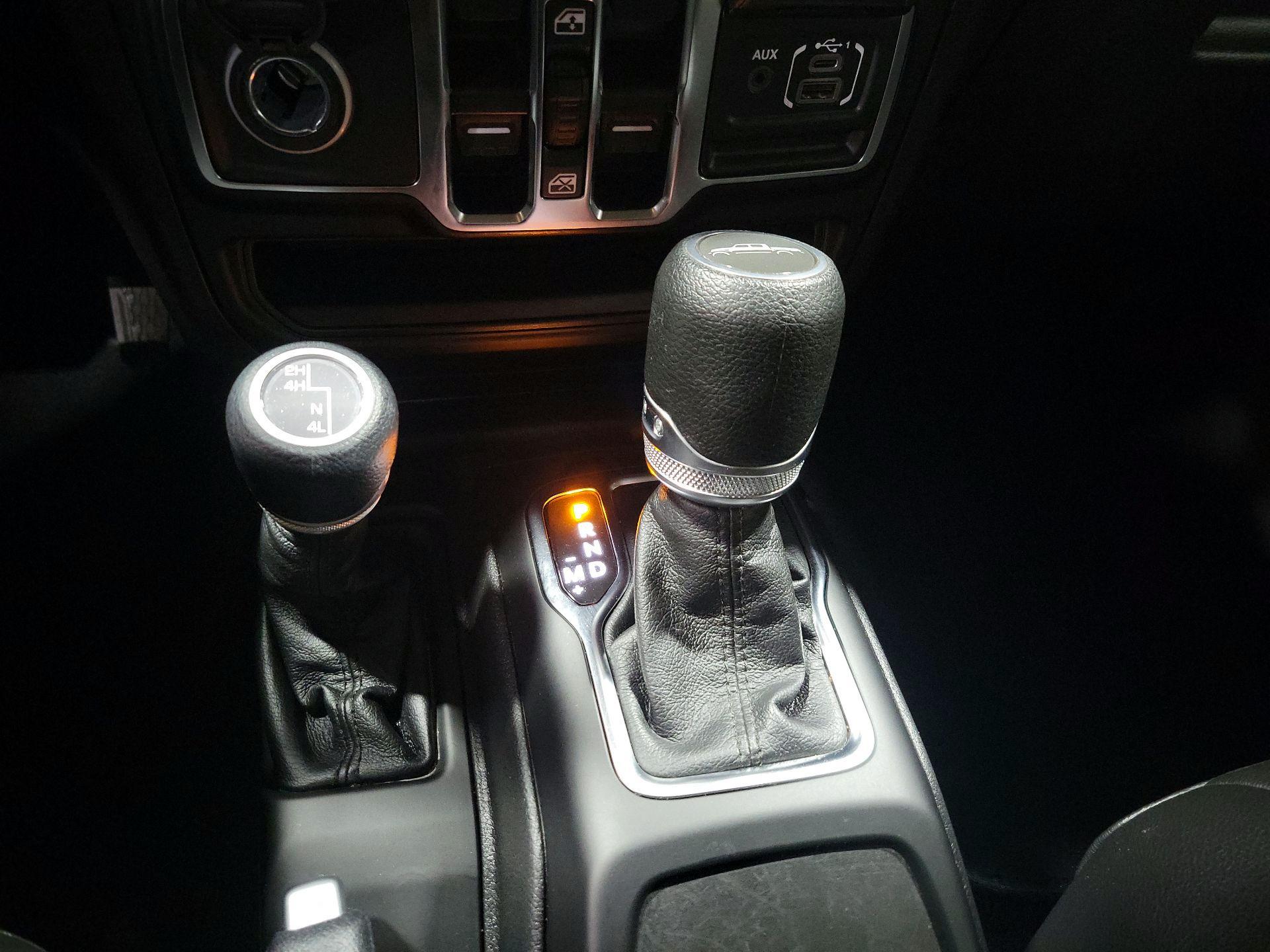 Thumbnail: 2023 Jeep Gladiator - 17