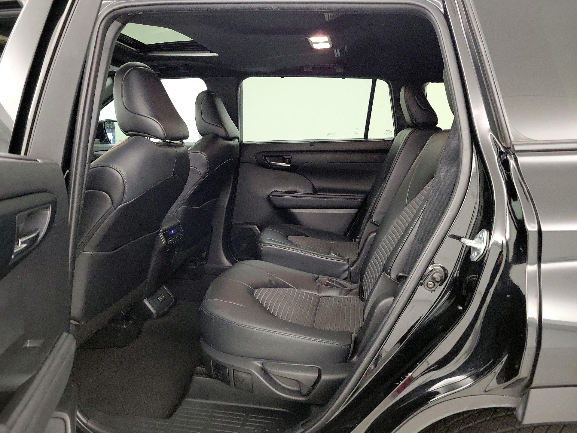Thumbnail: 2022 Toyota Highlander - 19