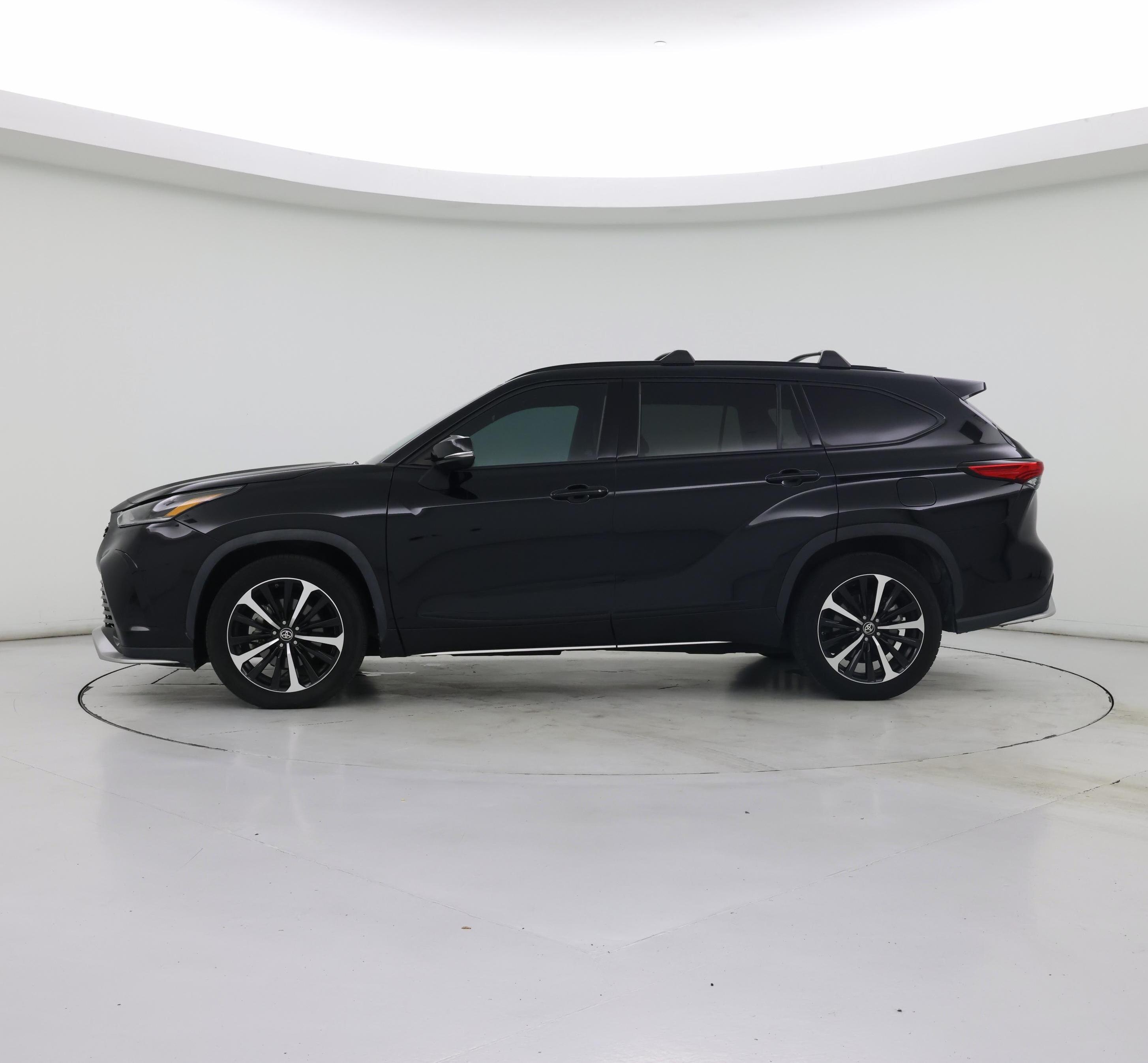 Thumbnail: 2022 Toyota Highlander - 3