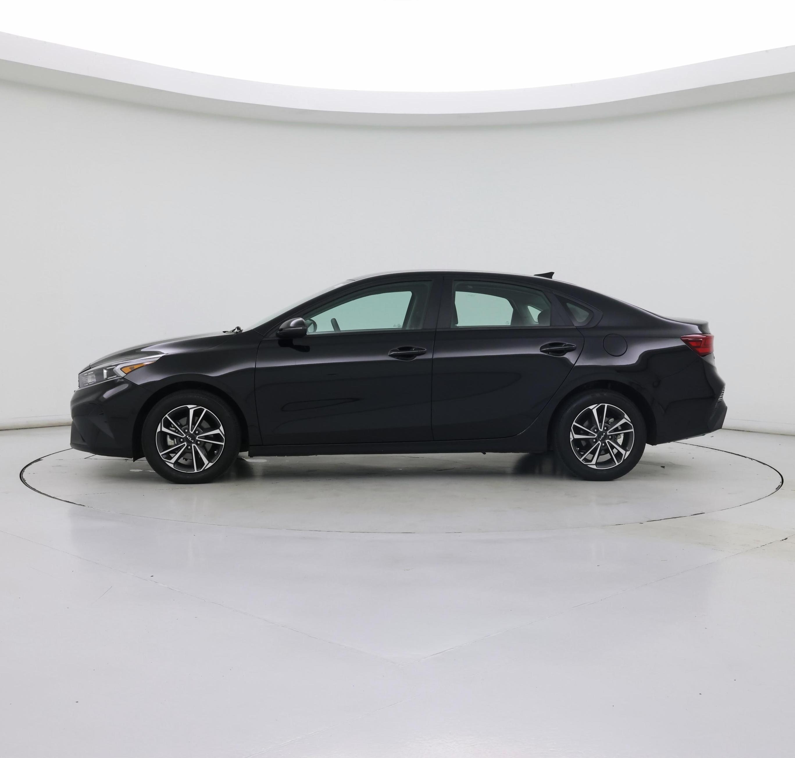 Thumbnail: 2024 Kia Forte - 3