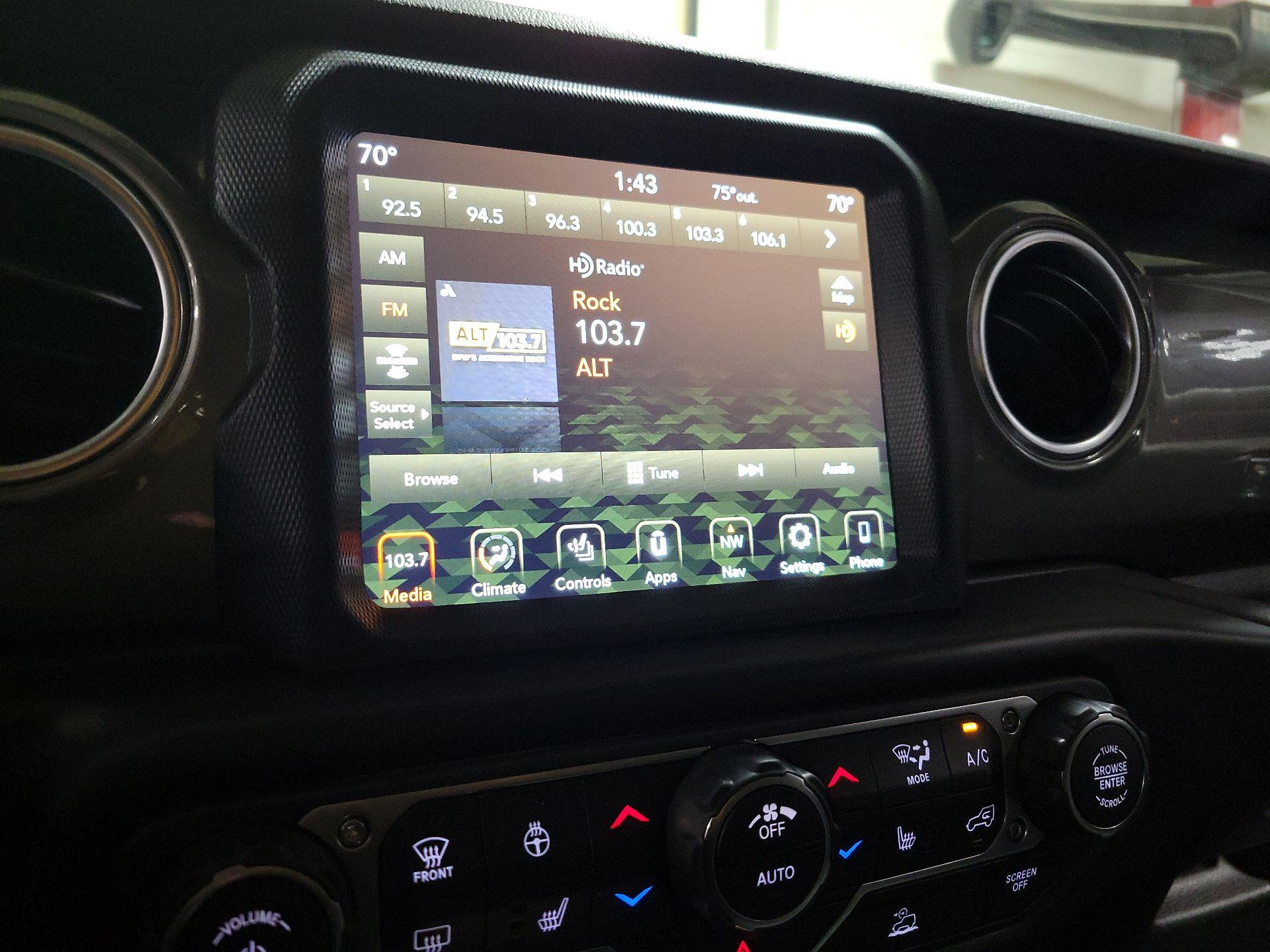 Thumbnail: 2022 Jeep Wrangler - 15