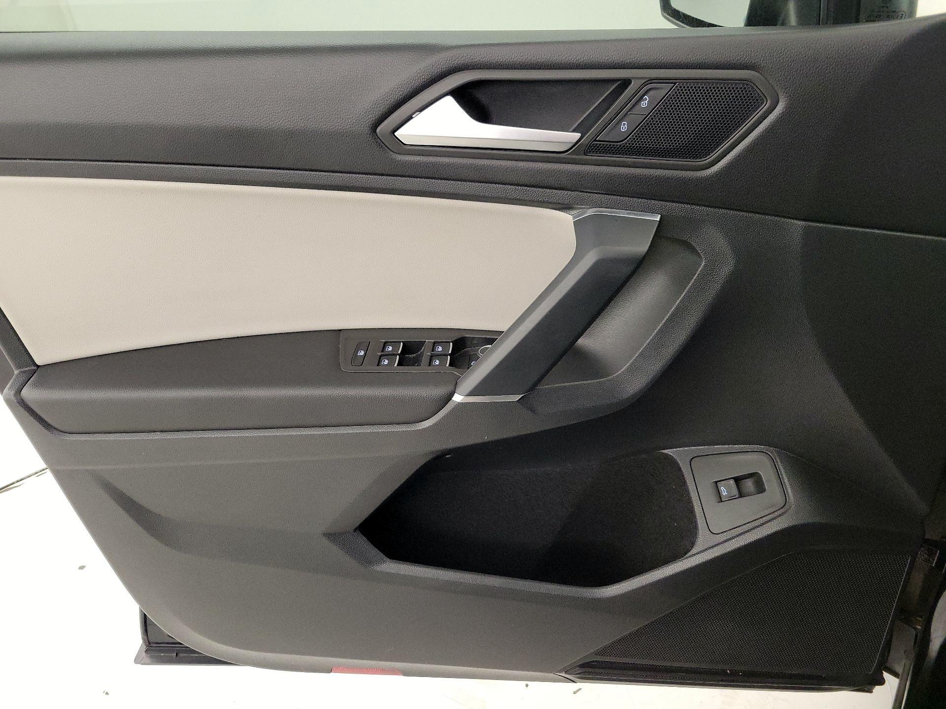Thumbnail: 2020 Volkswagen Tiguan - 12
