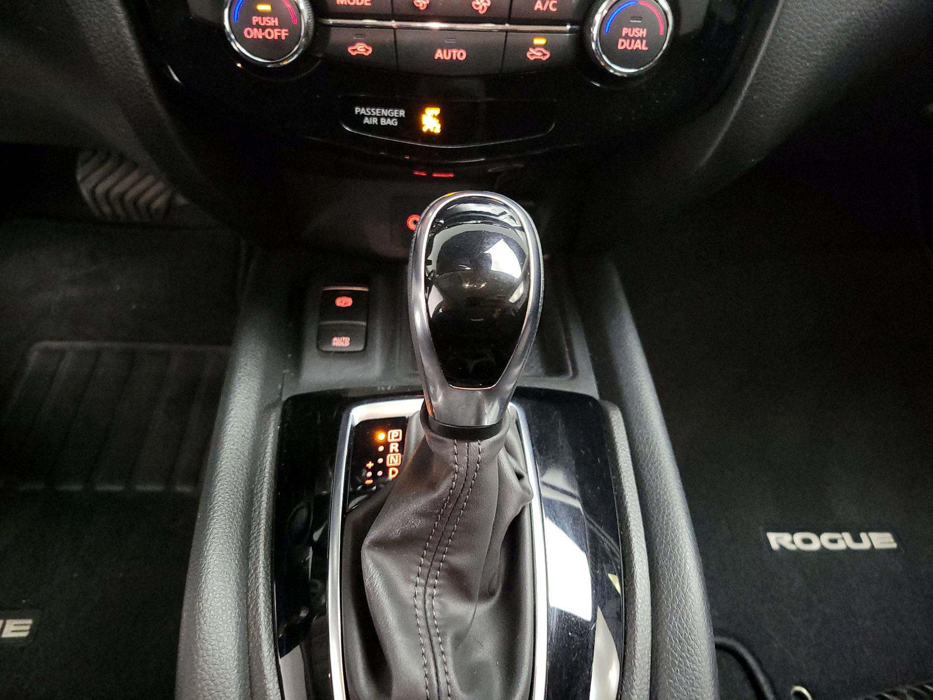 Thumbnail: 2019 Nissan Rogue - 18
