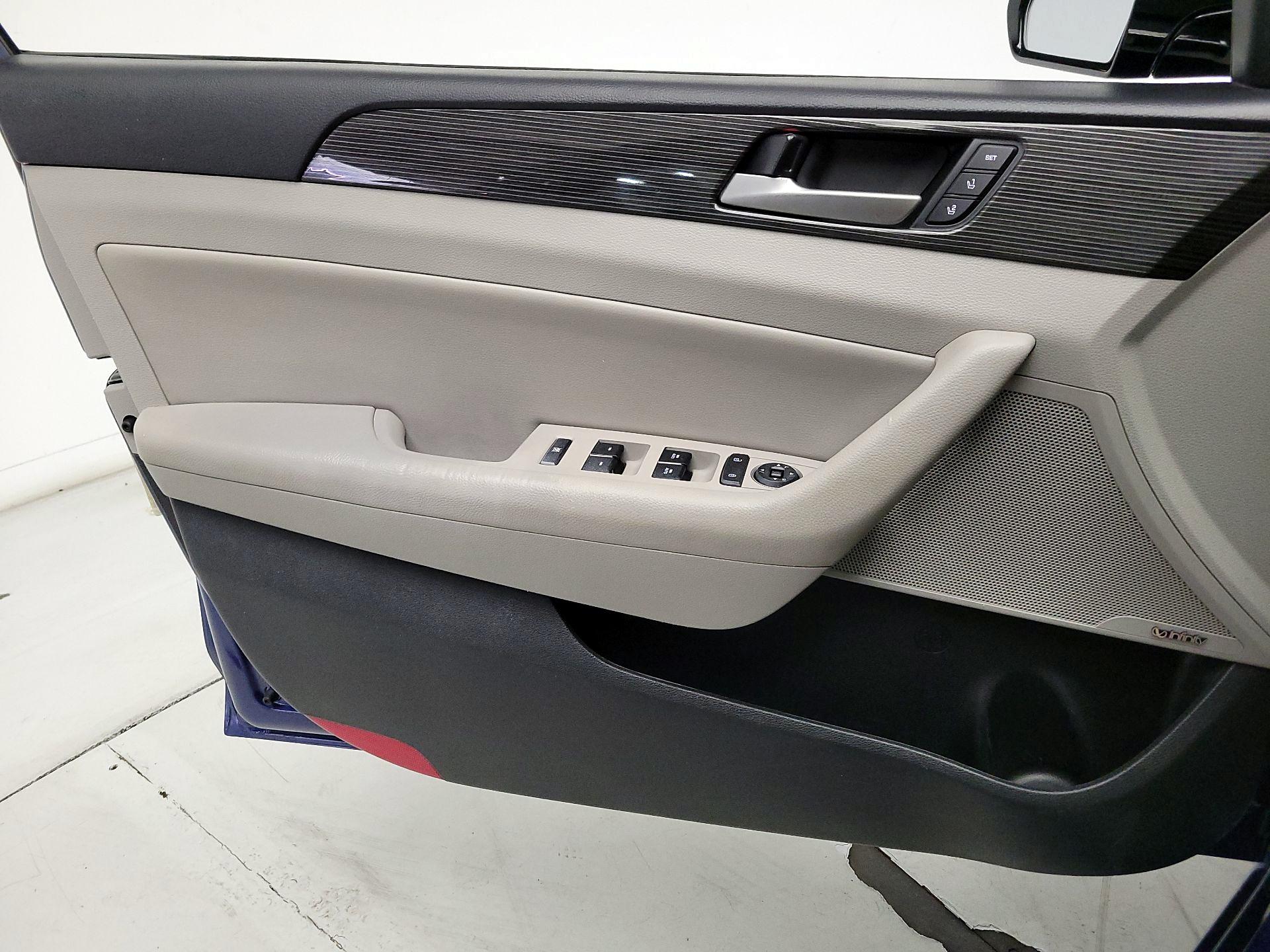 Thumbnail: 2019 Hyundai Sonata - 12