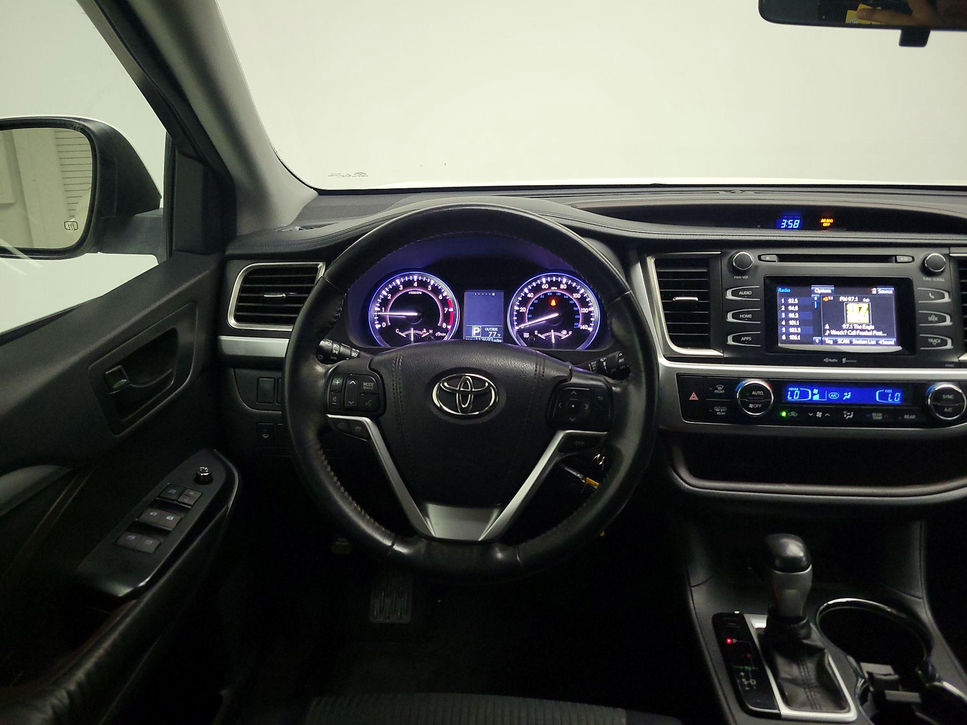 Thumbnail: 2015 Toyota Highlander - 10