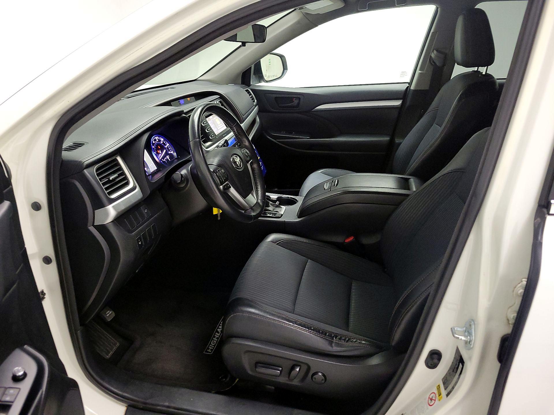 Thumbnail: 2015 Toyota Highlander - 11