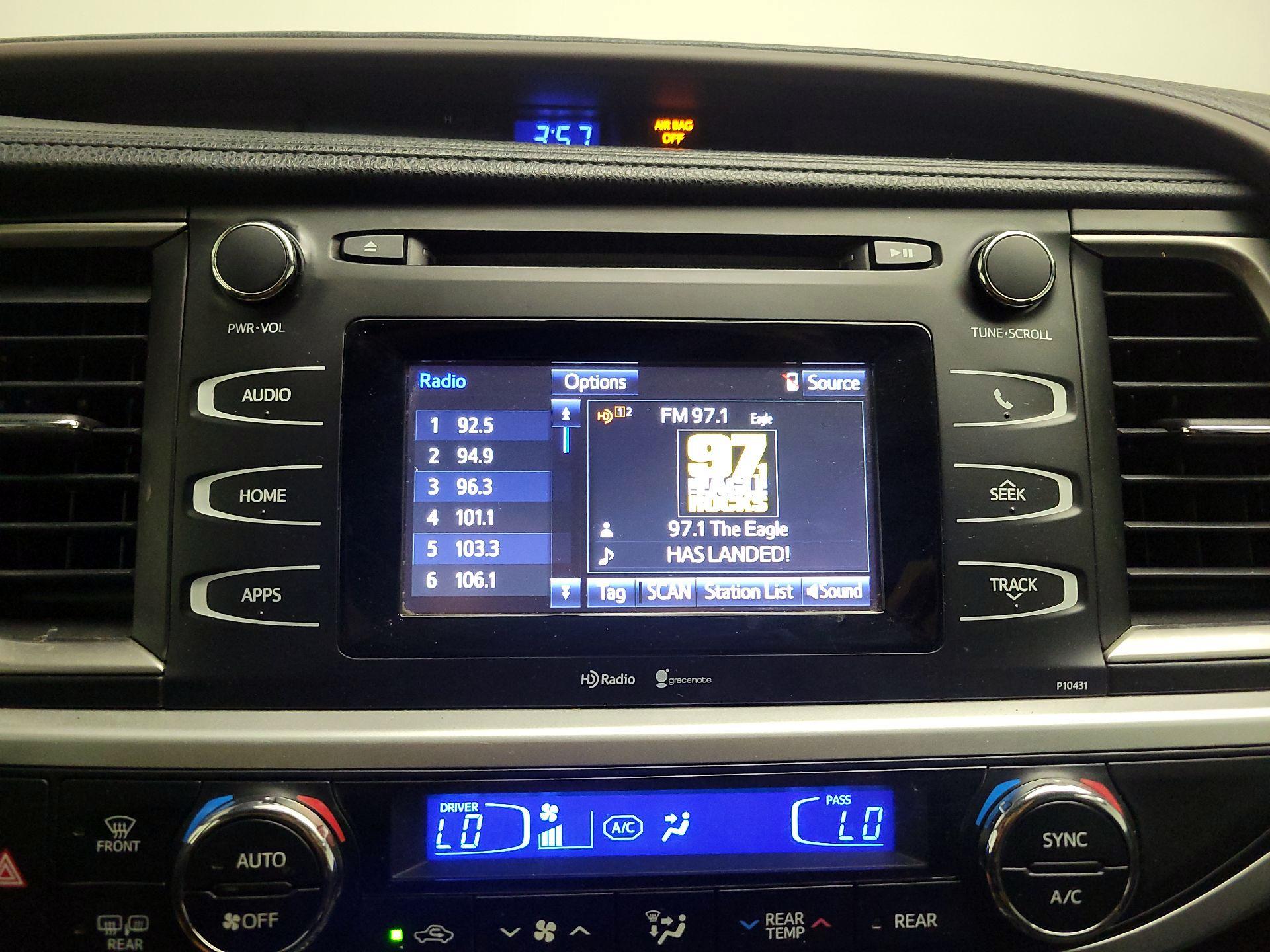Thumbnail: 2015 Toyota Highlander - 15