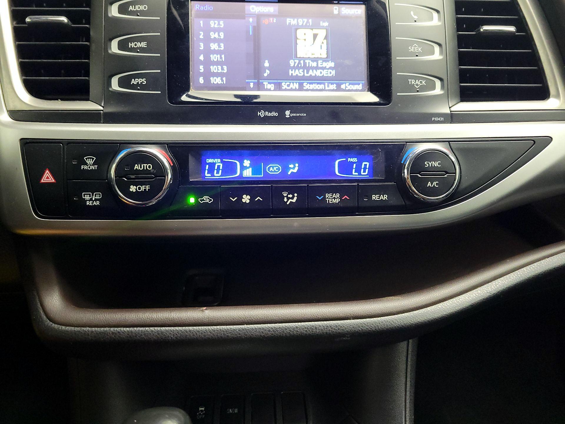 Thumbnail: 2015 Toyota Highlander - 16