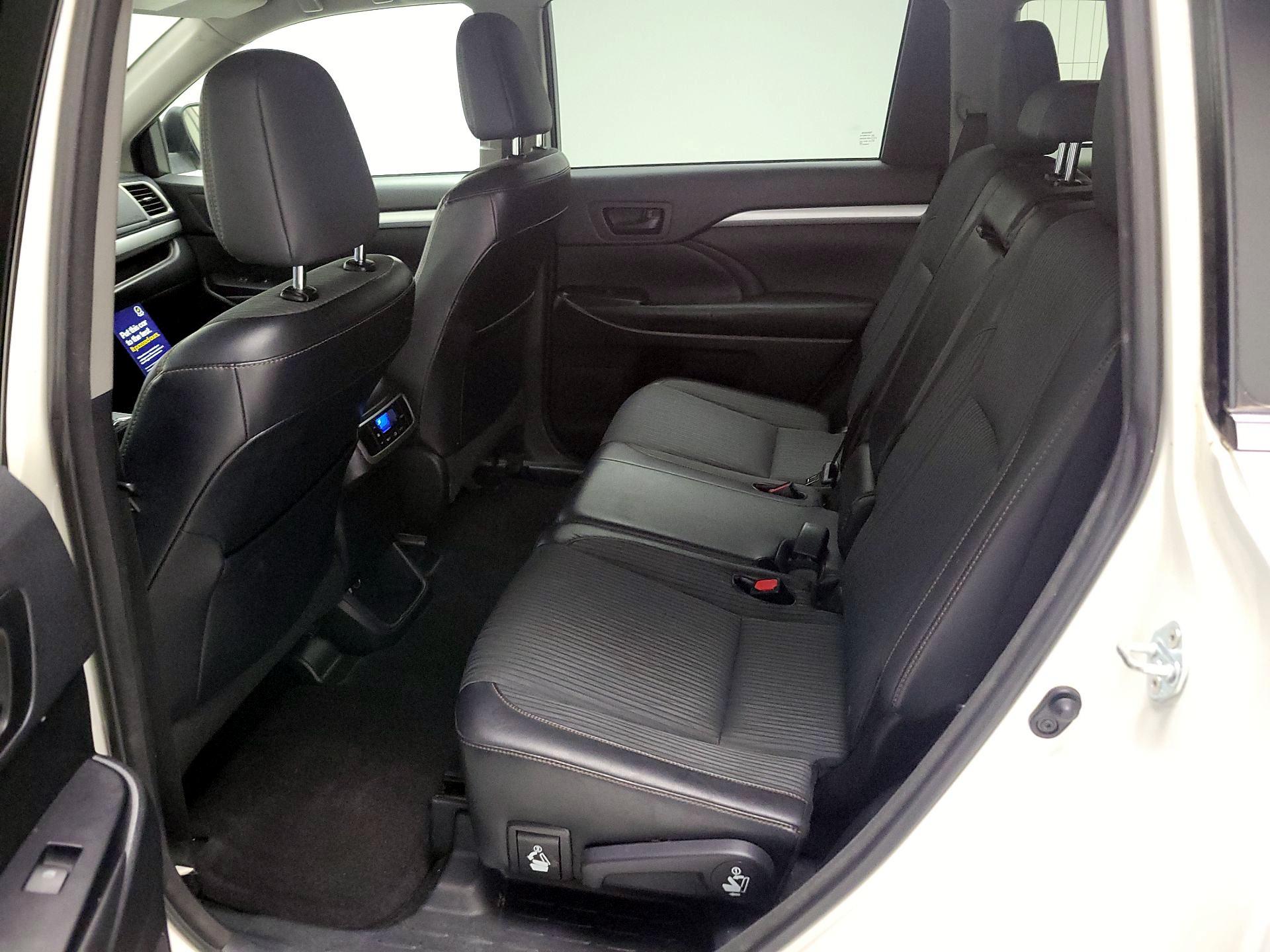 Thumbnail: 2015 Toyota Highlander - 18