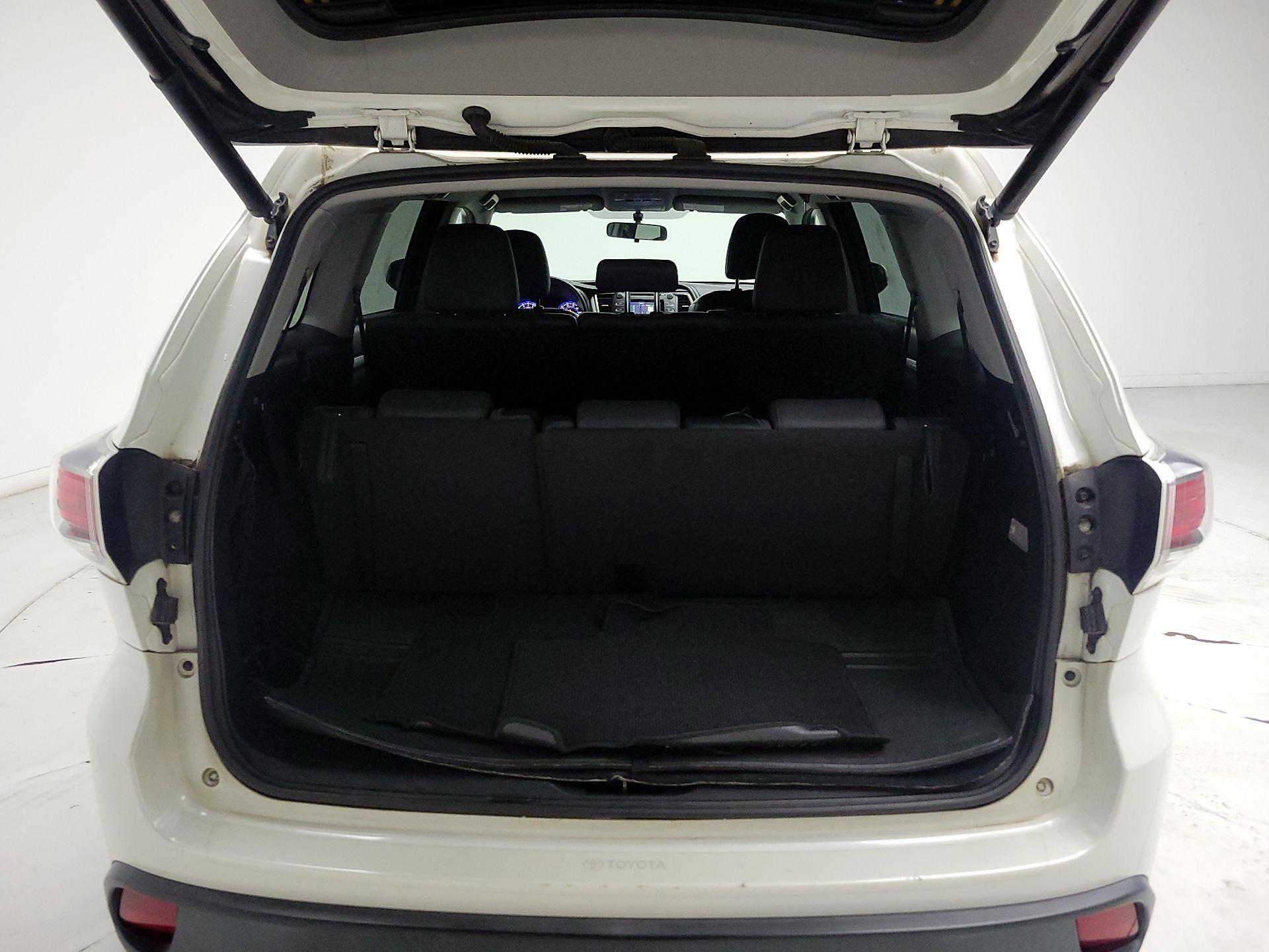 Thumbnail: 2015 Toyota Highlander - 20