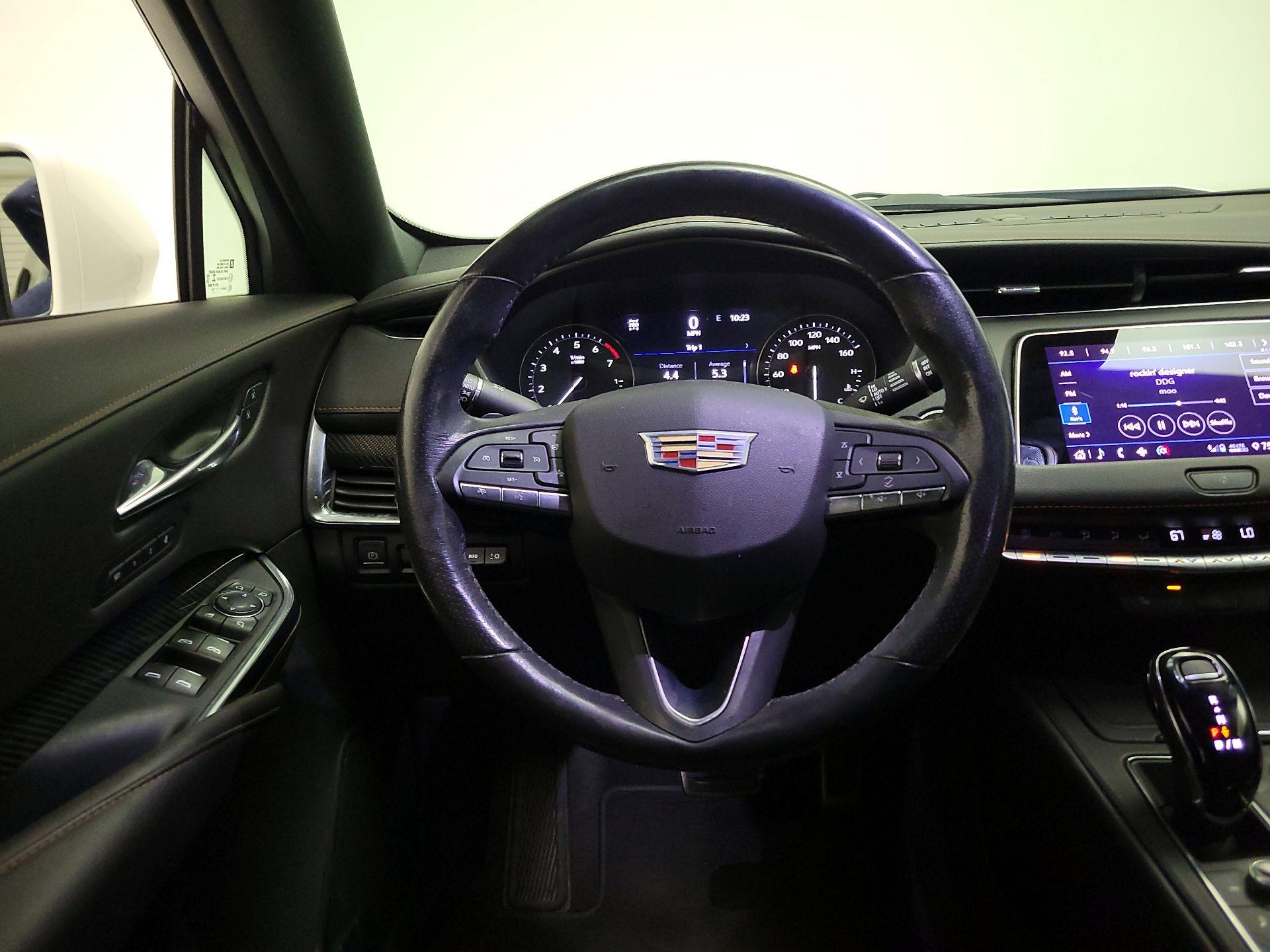 Thumbnail: 2020 Cadillac XT4 - 10