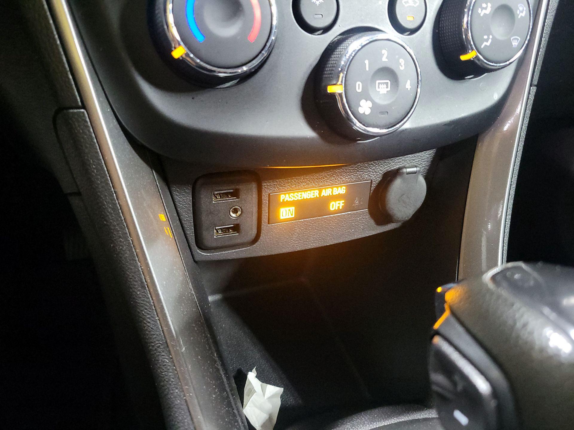 Thumbnail: 2020 Chevrolet Trax - 17