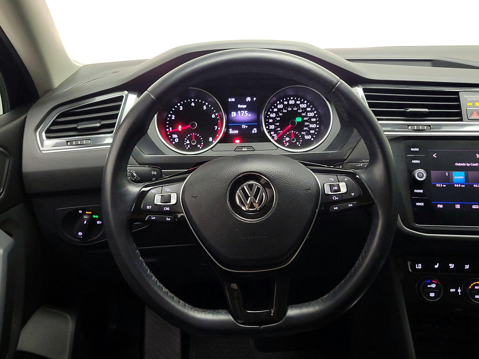 Thumbnail: 2018 Volkswagen Tiguan - 10