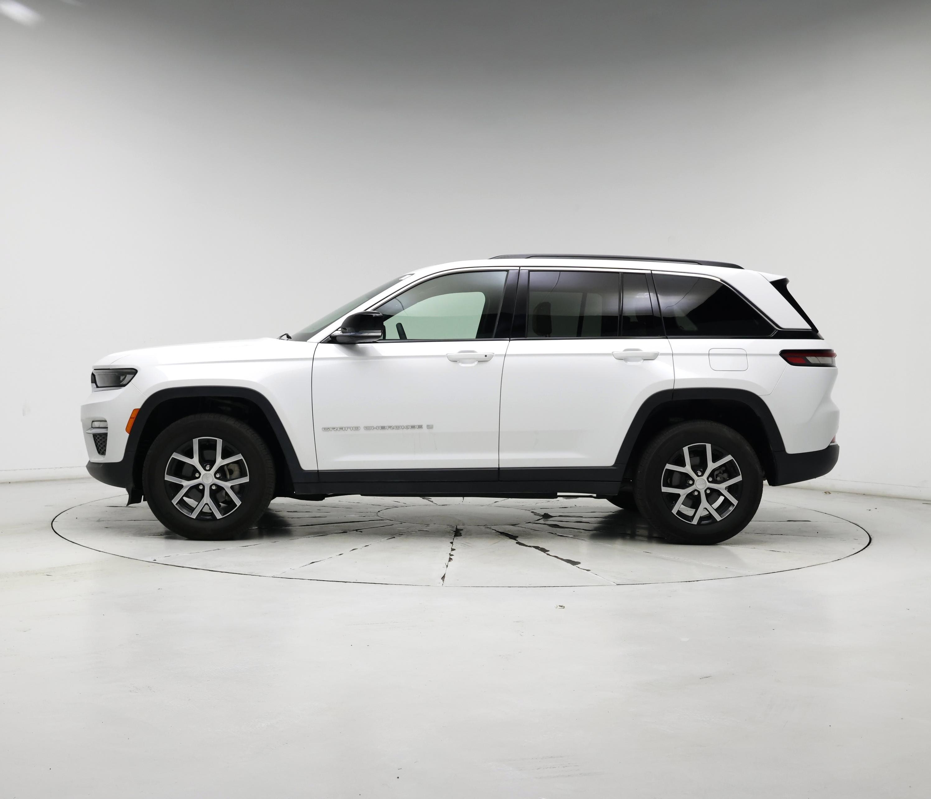 Thumbnail: 2024 Jeep Grand Cherokee - 3