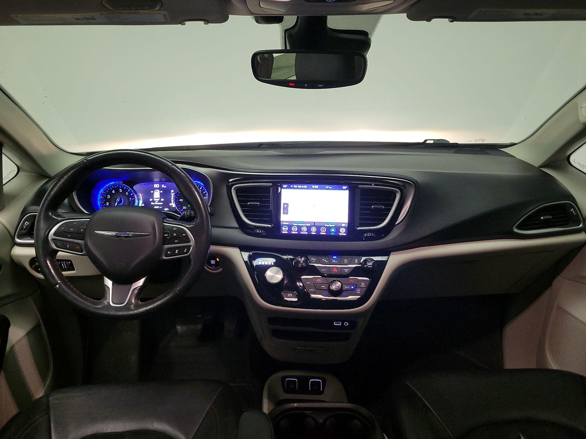 Thumbnail: 2020 Chrysler Pacifica - 9