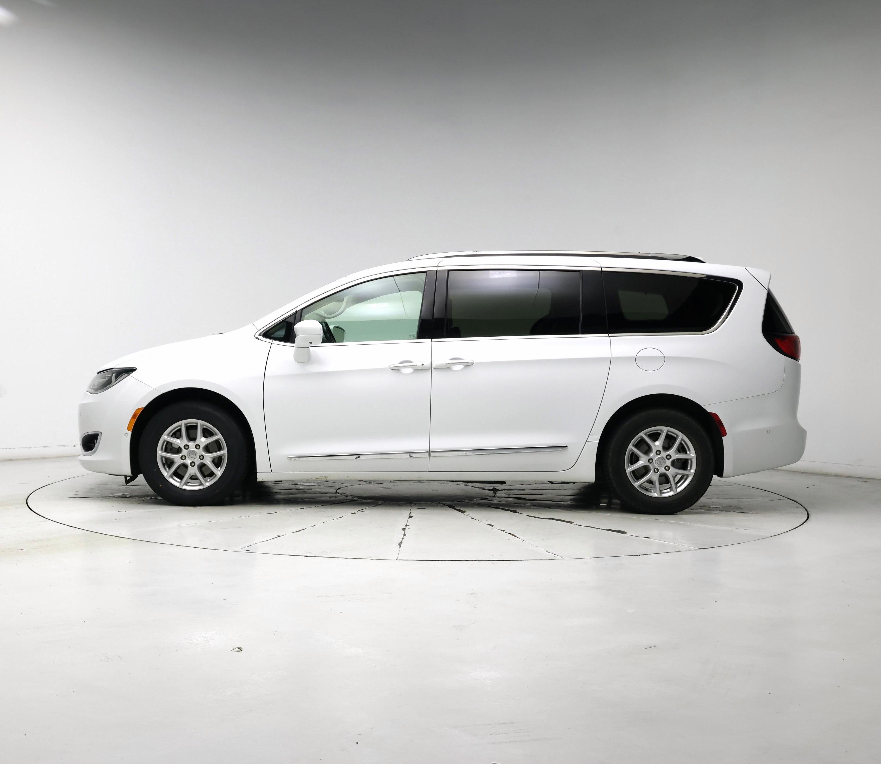 Thumbnail: 2020 Chrysler Pacifica - 3