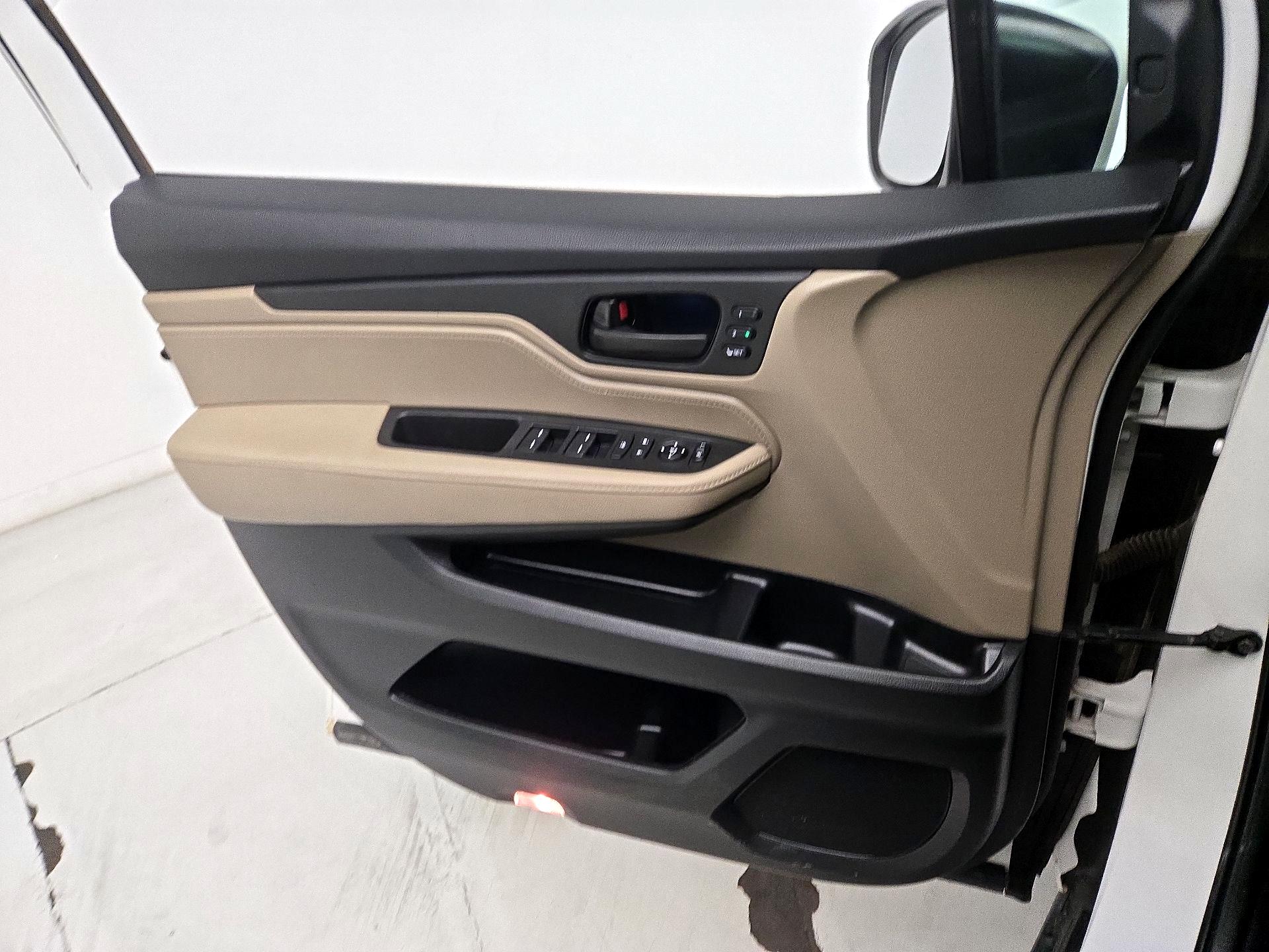 Thumbnail: 2021 Honda Odyssey - 12