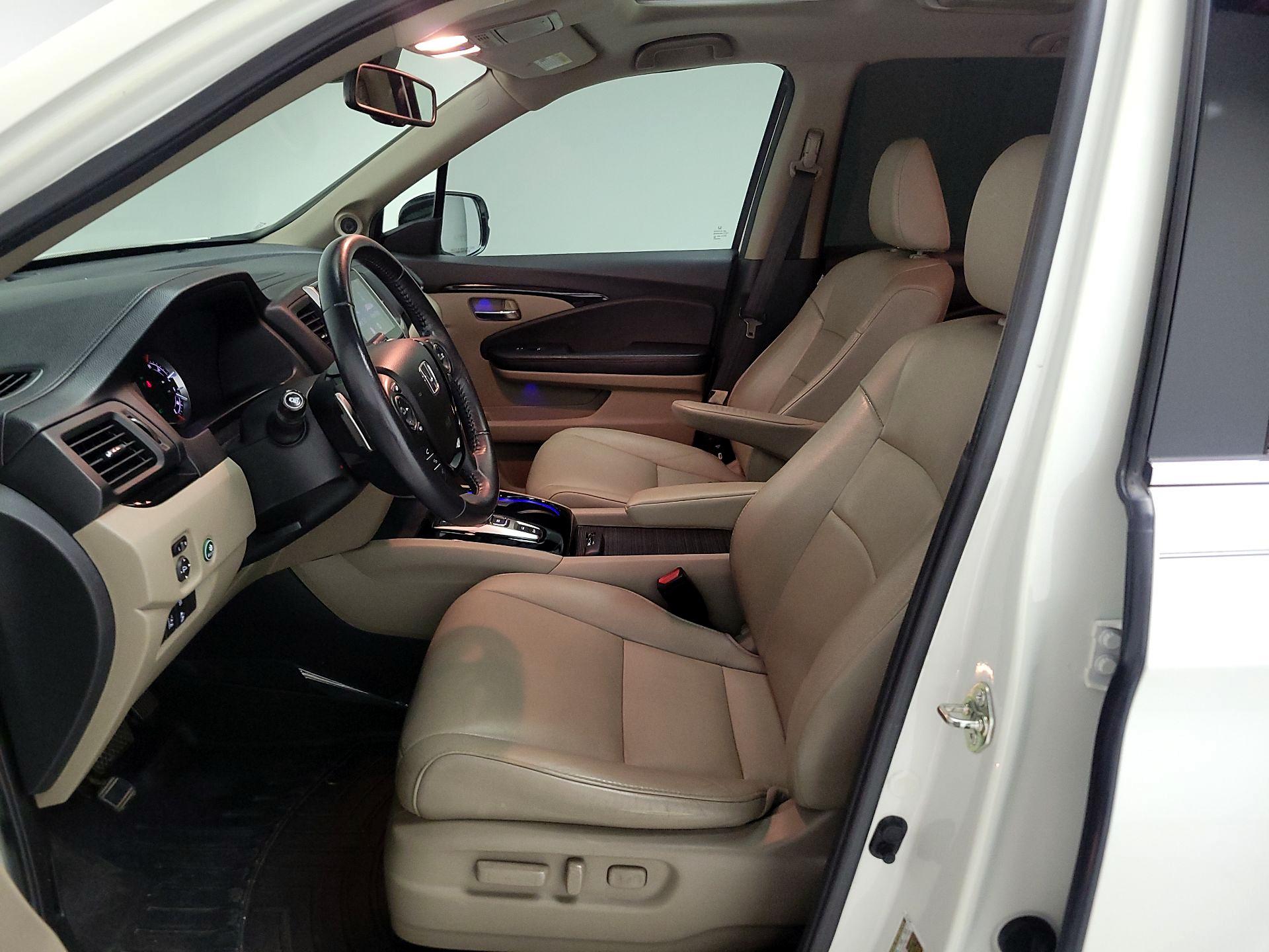 Thumbnail: 2017 Honda Pilot - 11