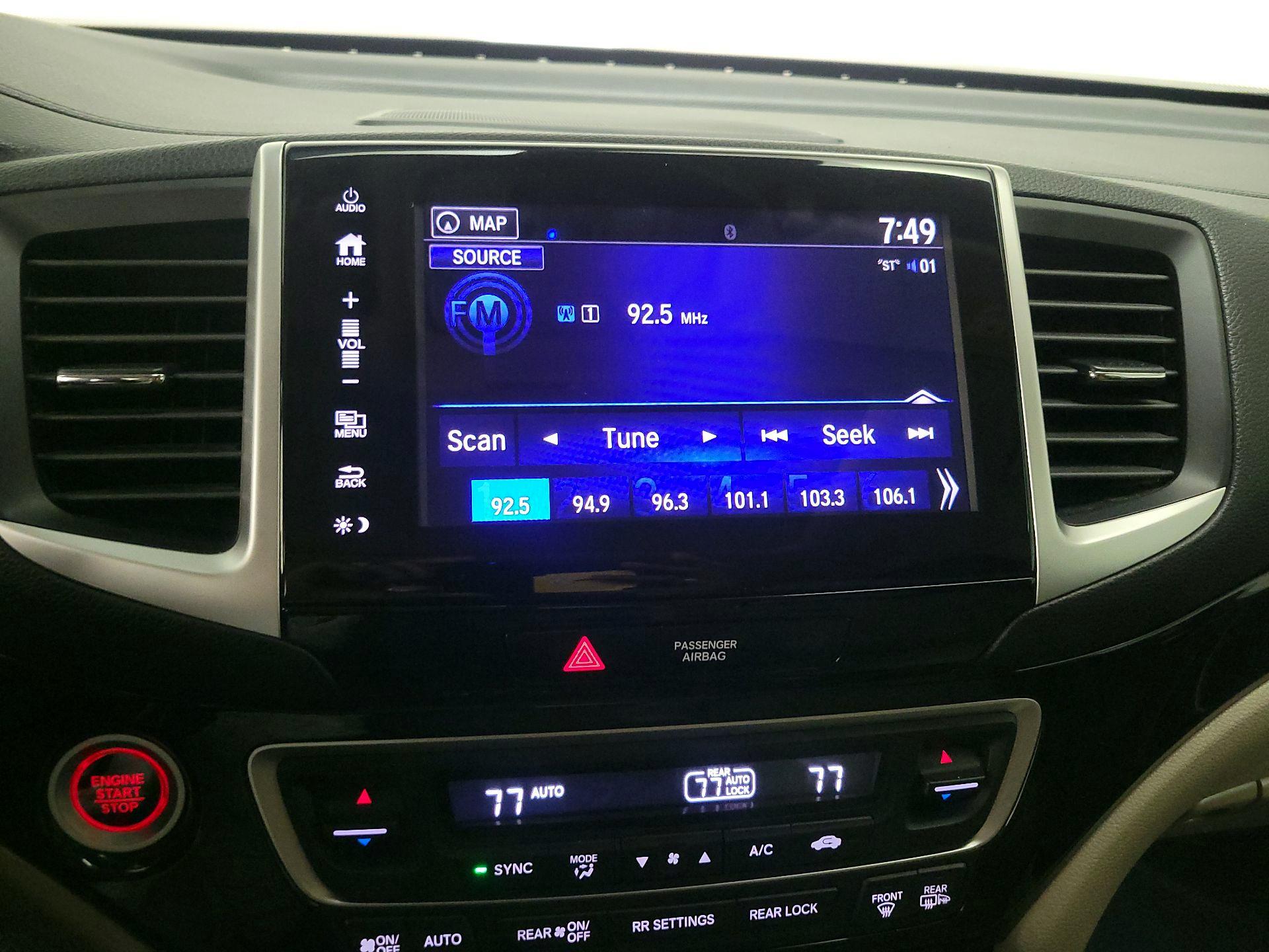 Thumbnail: 2017 Honda Pilot - 16