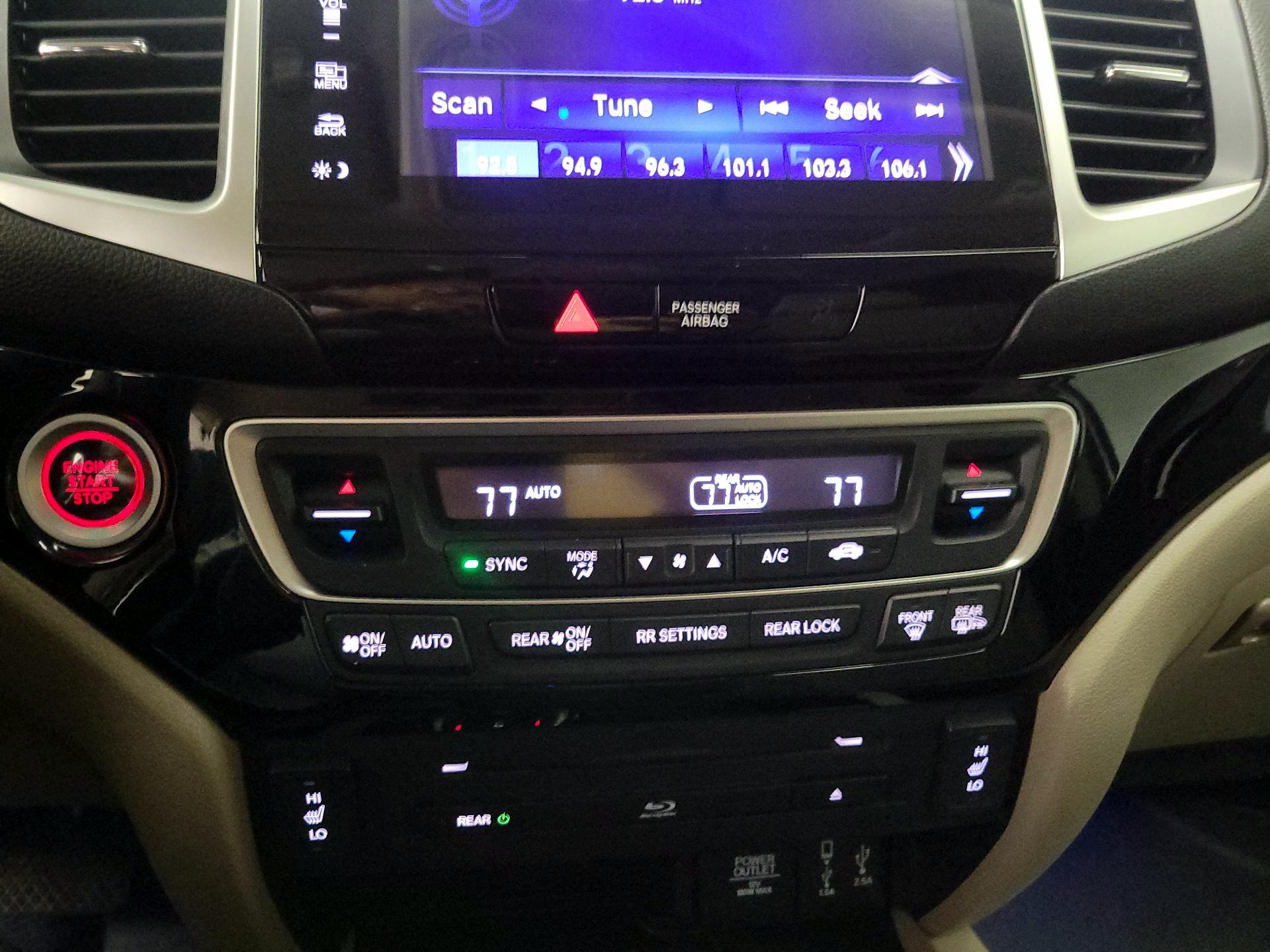 Thumbnail: 2017 Honda Pilot - 17