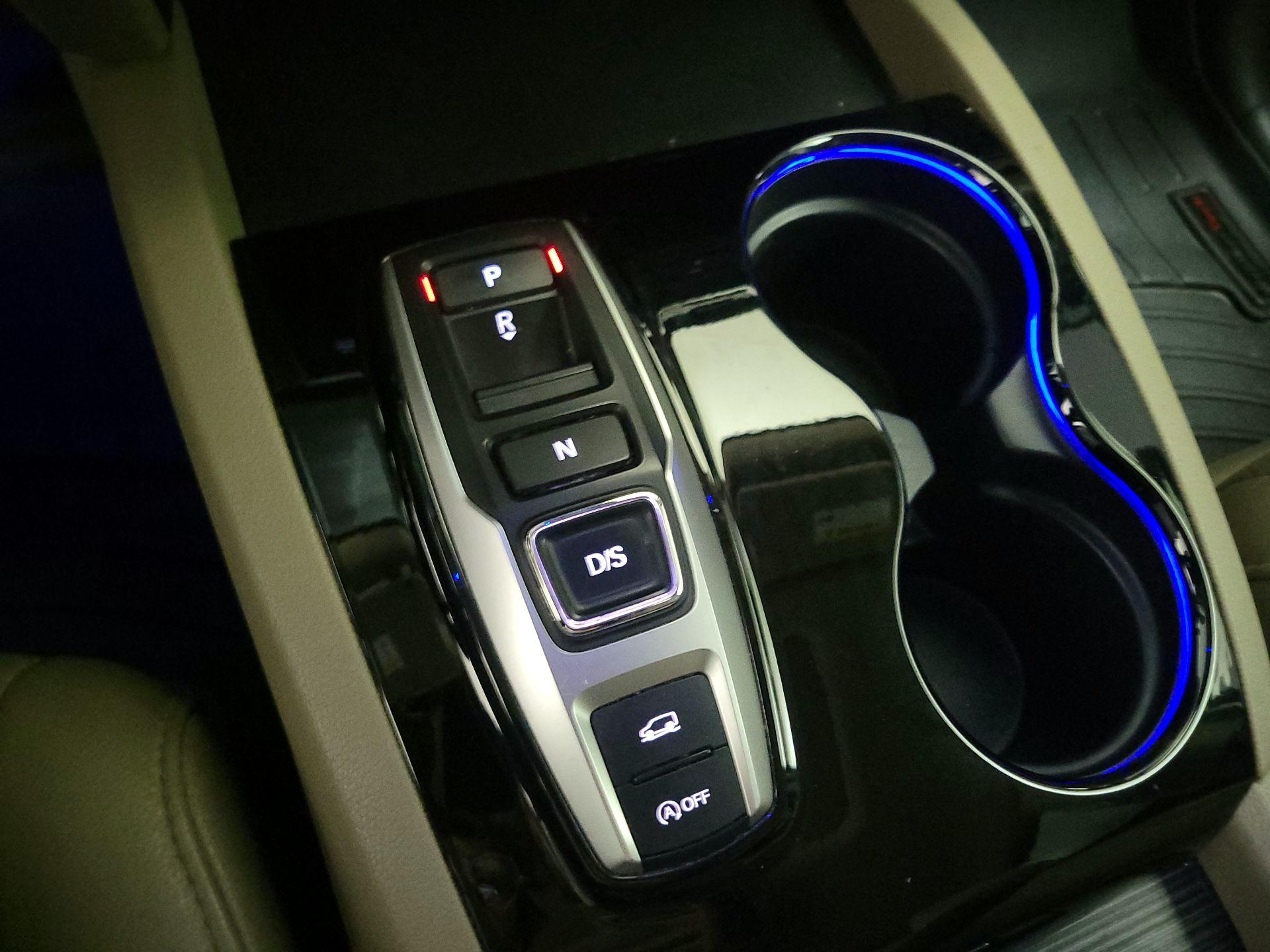 Thumbnail: 2017 Honda Pilot - 18