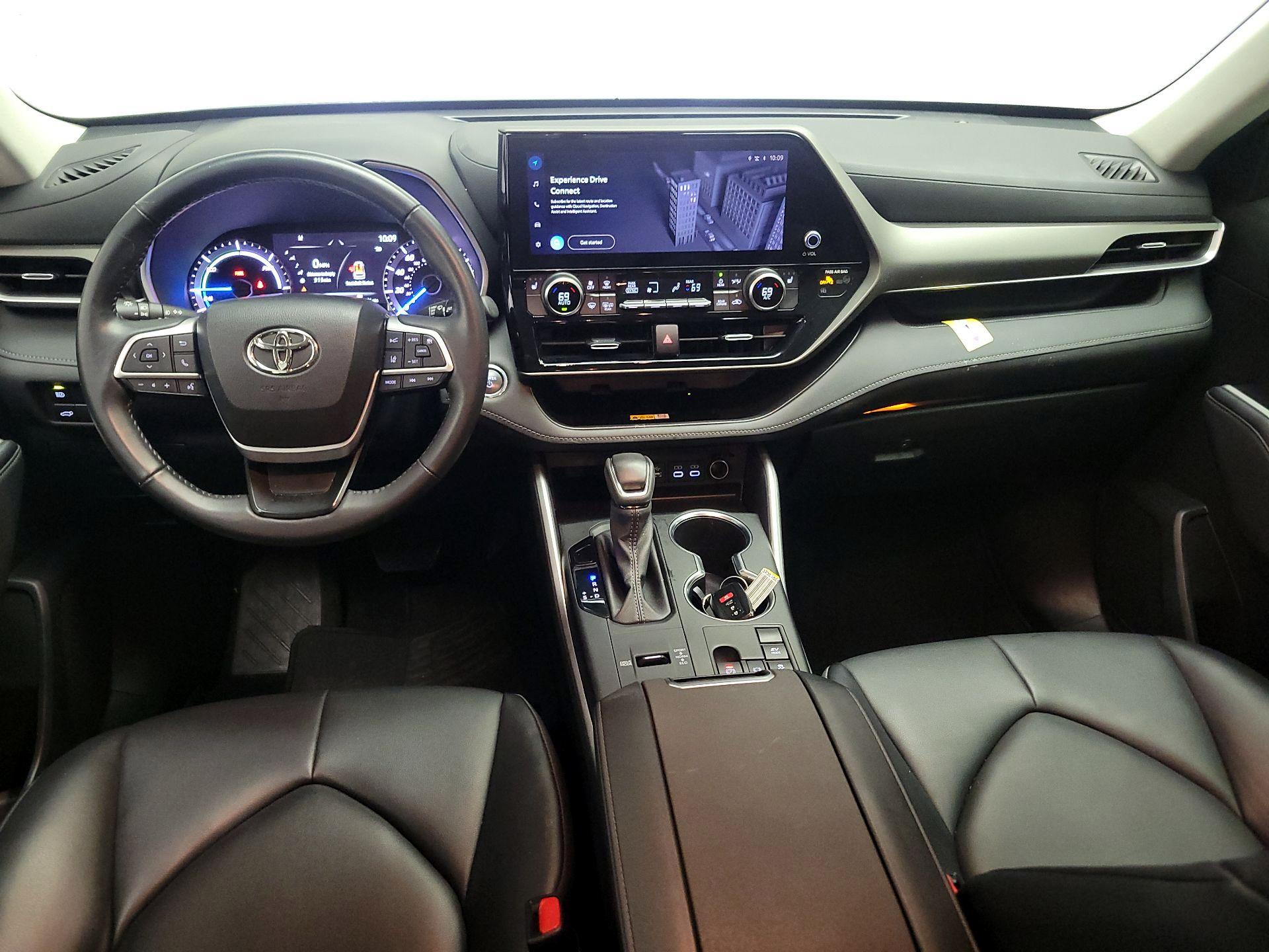 Thumbnail: 2023 Toyota Highlander - 9