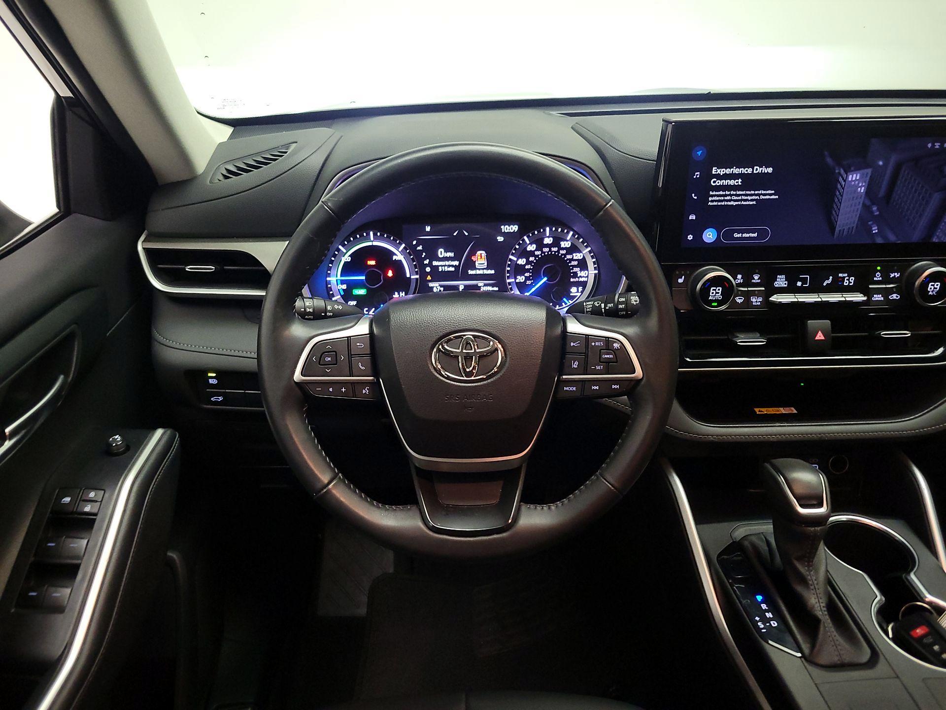 Thumbnail: 2023 Toyota Highlander - 10