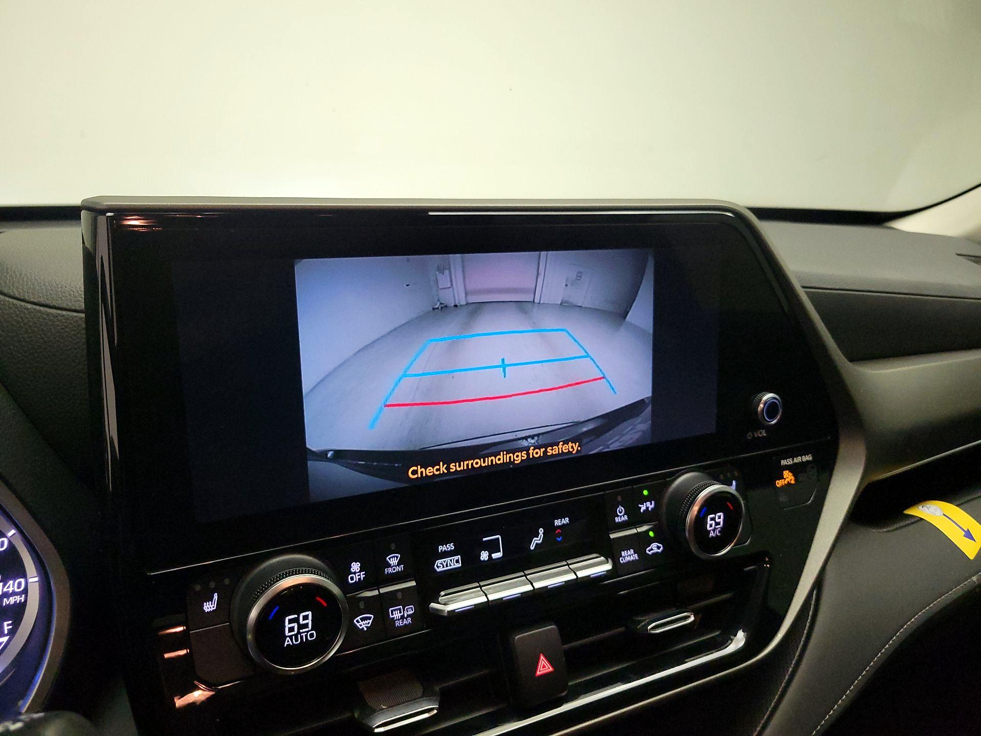 Thumbnail: 2023 Toyota Highlander - 14