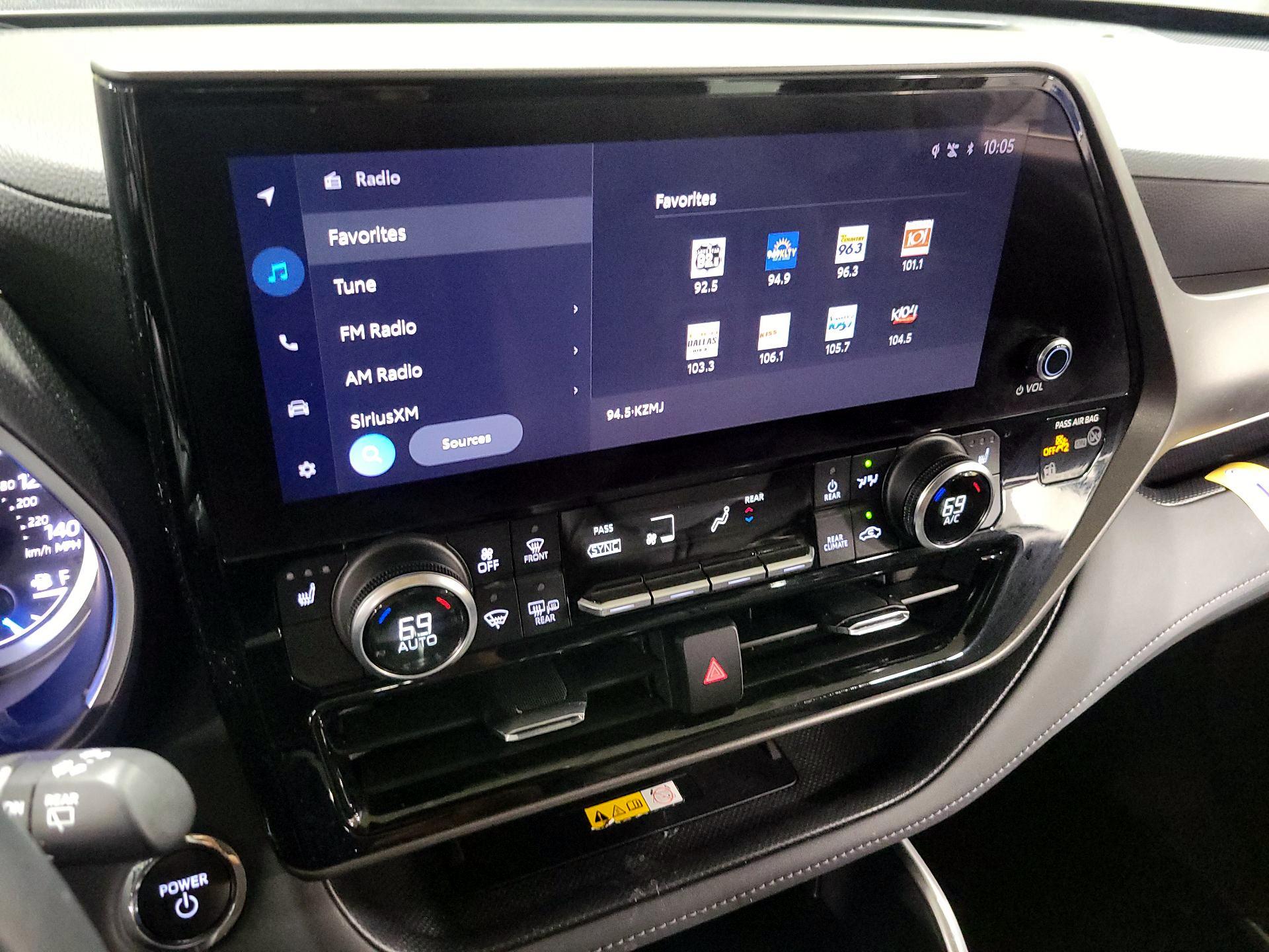 Thumbnail: 2023 Toyota Highlander - 15