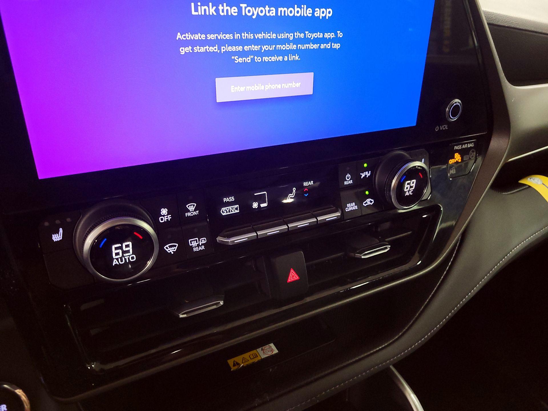 Thumbnail: 2023 Toyota Highlander - 16